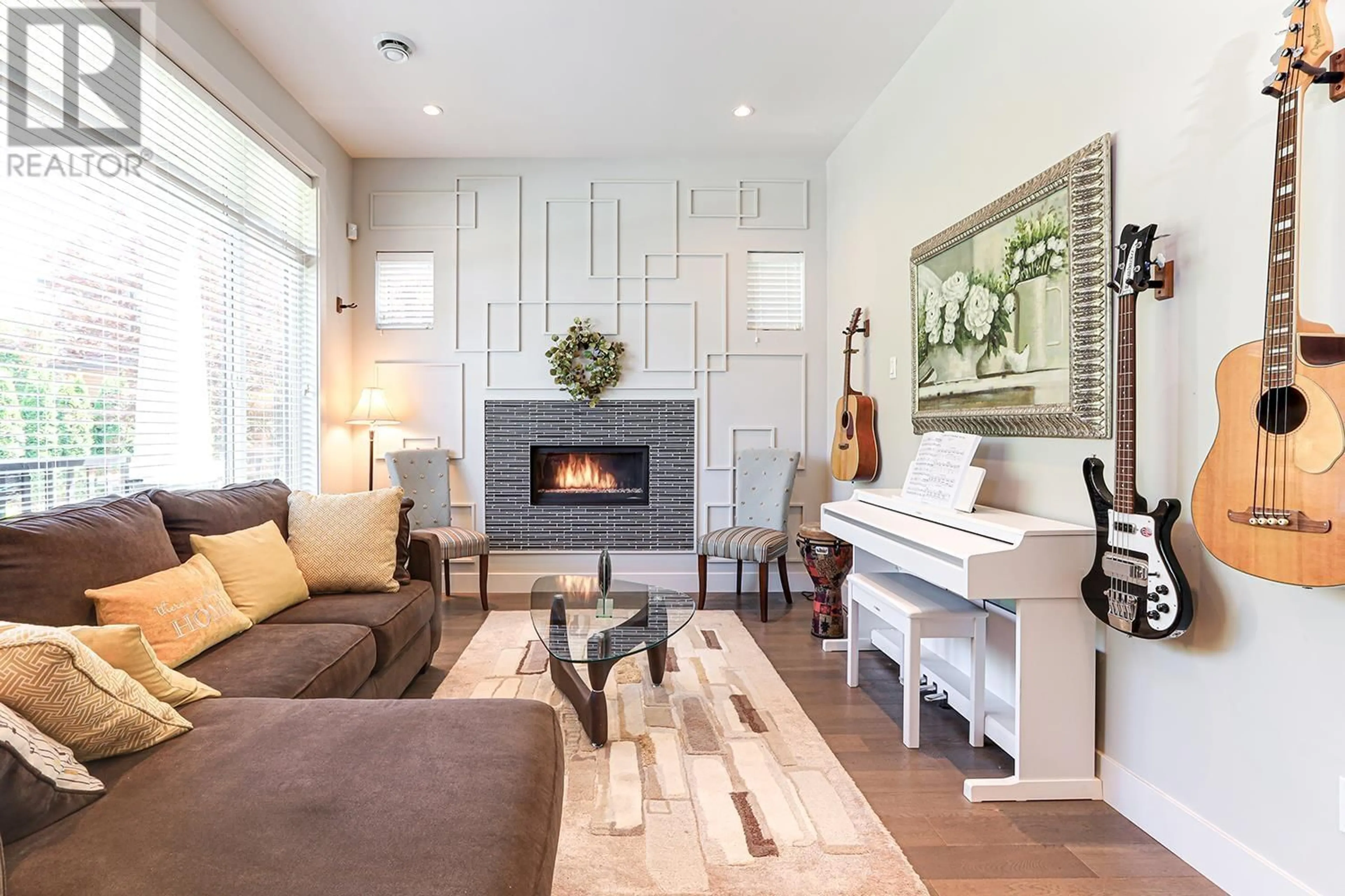 Living room with furniture, wood/laminate floor for 829 LAIRD COURT, Burnaby British Columbia V5B0A6