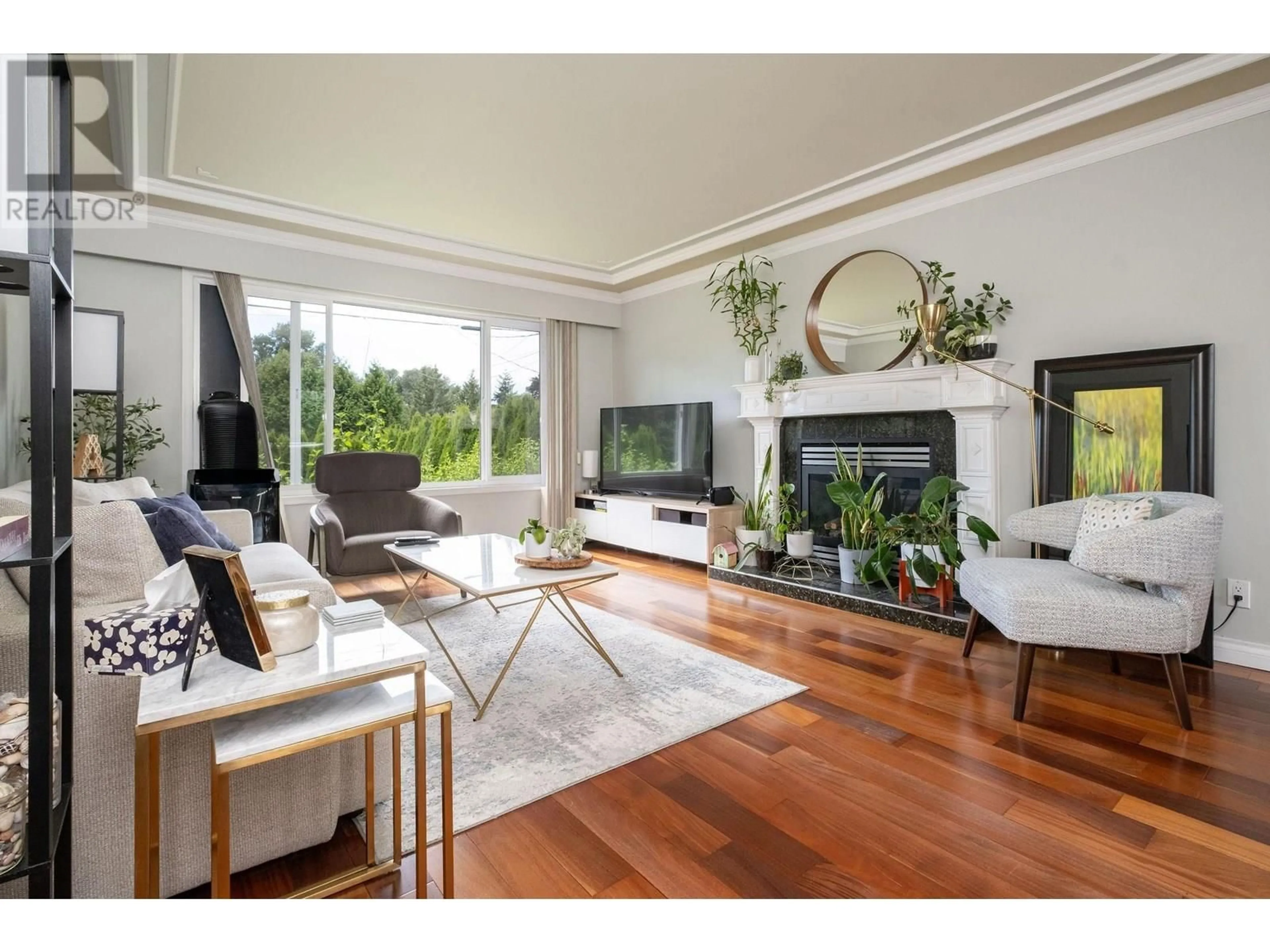 Living room with furniture, wood/laminate floor for 4842 ROYAL OAK AVENUE, Burnaby British Columbia V5G3M7