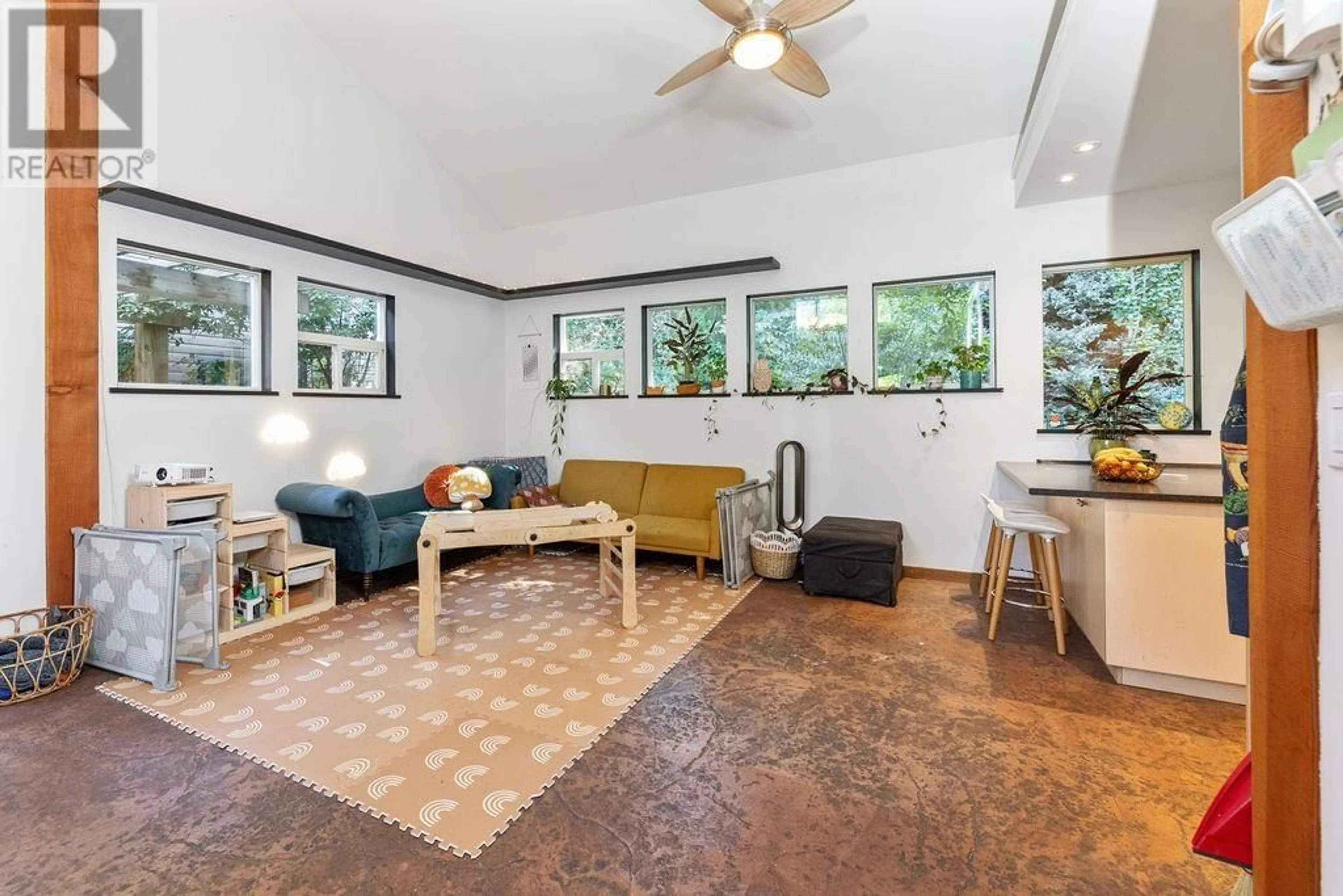 Living room with furniture, unknown for 4174 SUNSHINE COAST HIGHWAY, Sechelt British Columbia V7Z0A4