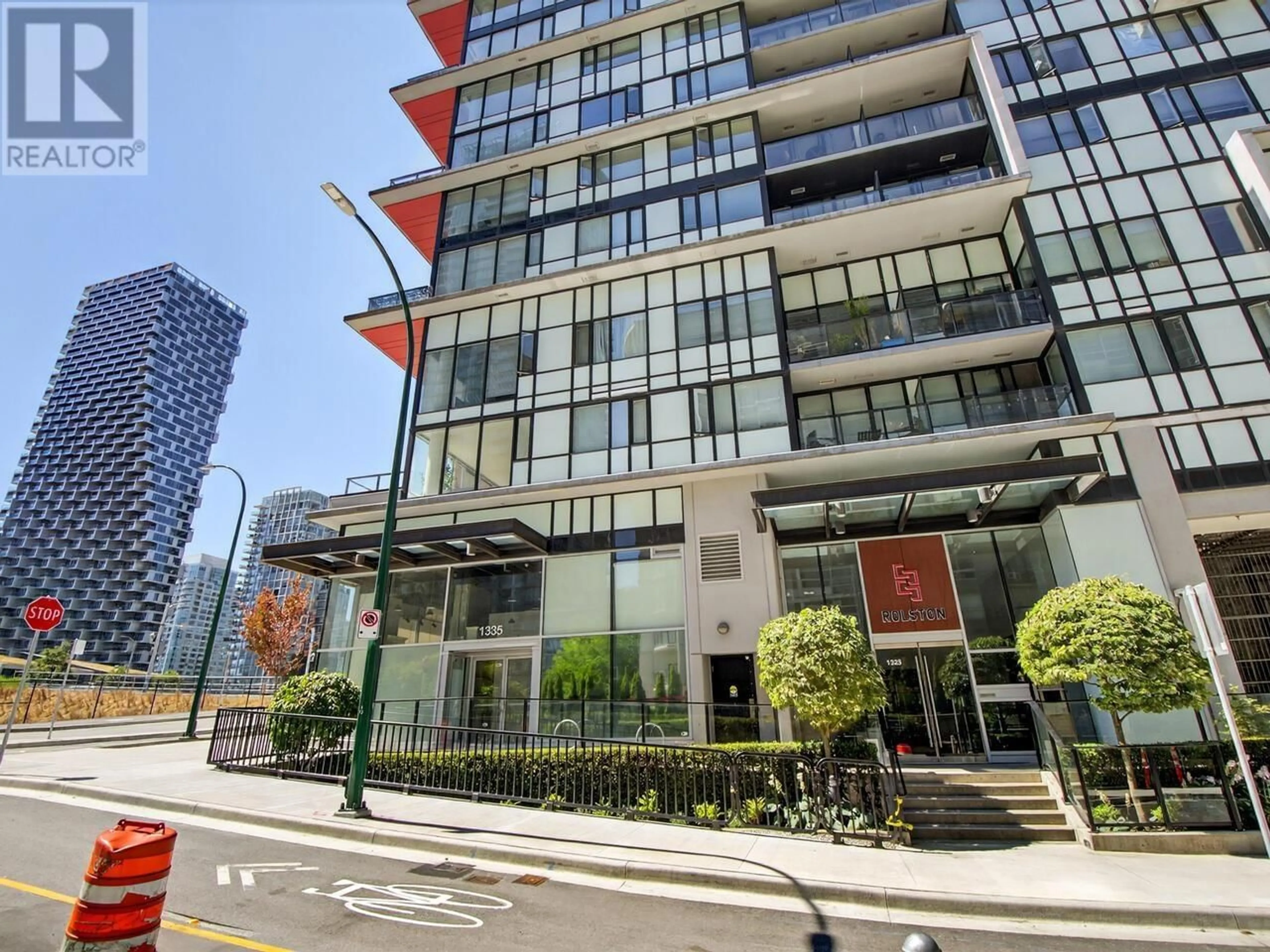 Indoor foyer for 2501 - 1325 ROLSTON STREET, Vancouver British Columbia V6B0M2