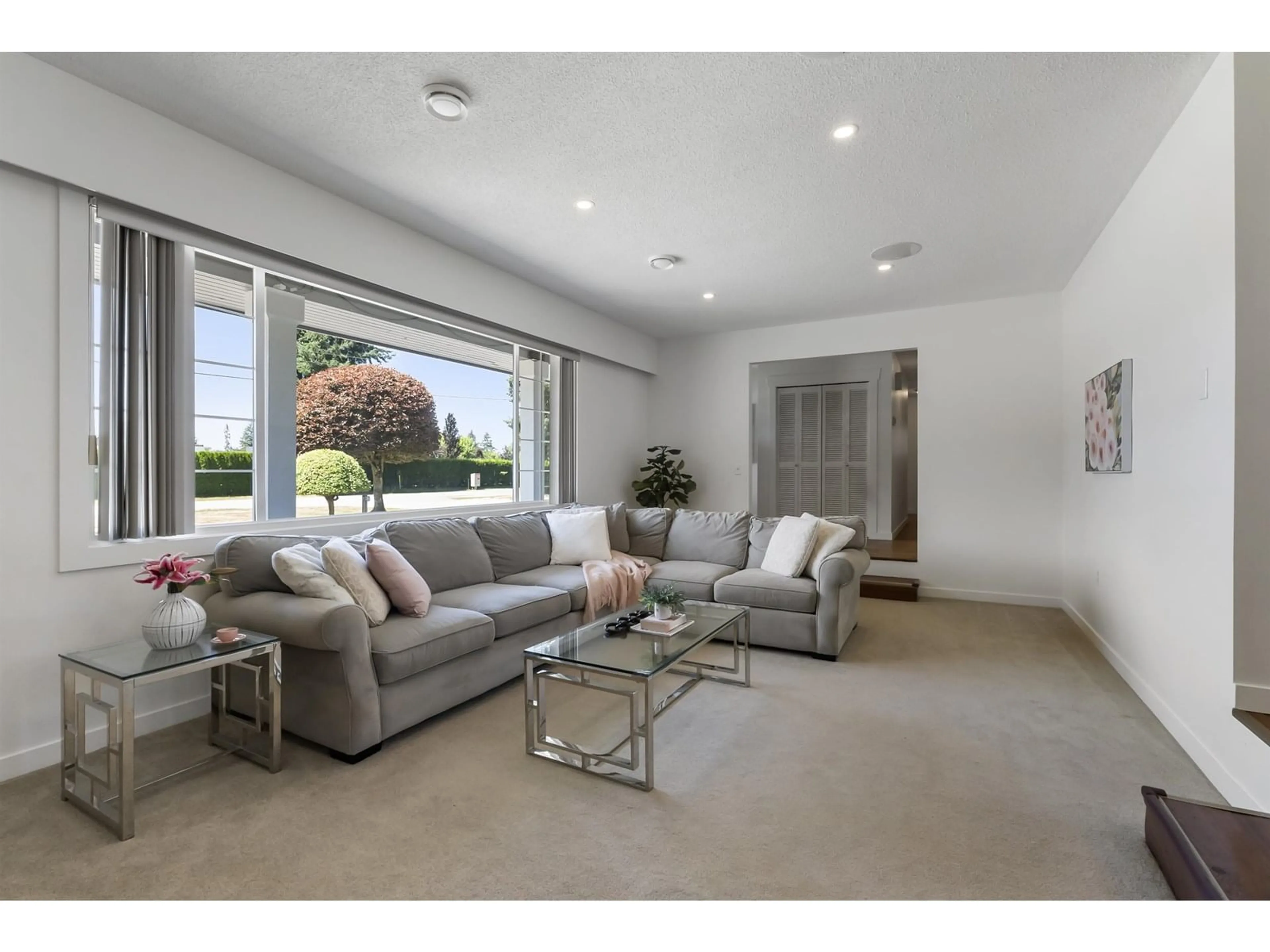 Living room with furniture, unknown for 5564 238, Langley British Columbia V2Z2P1