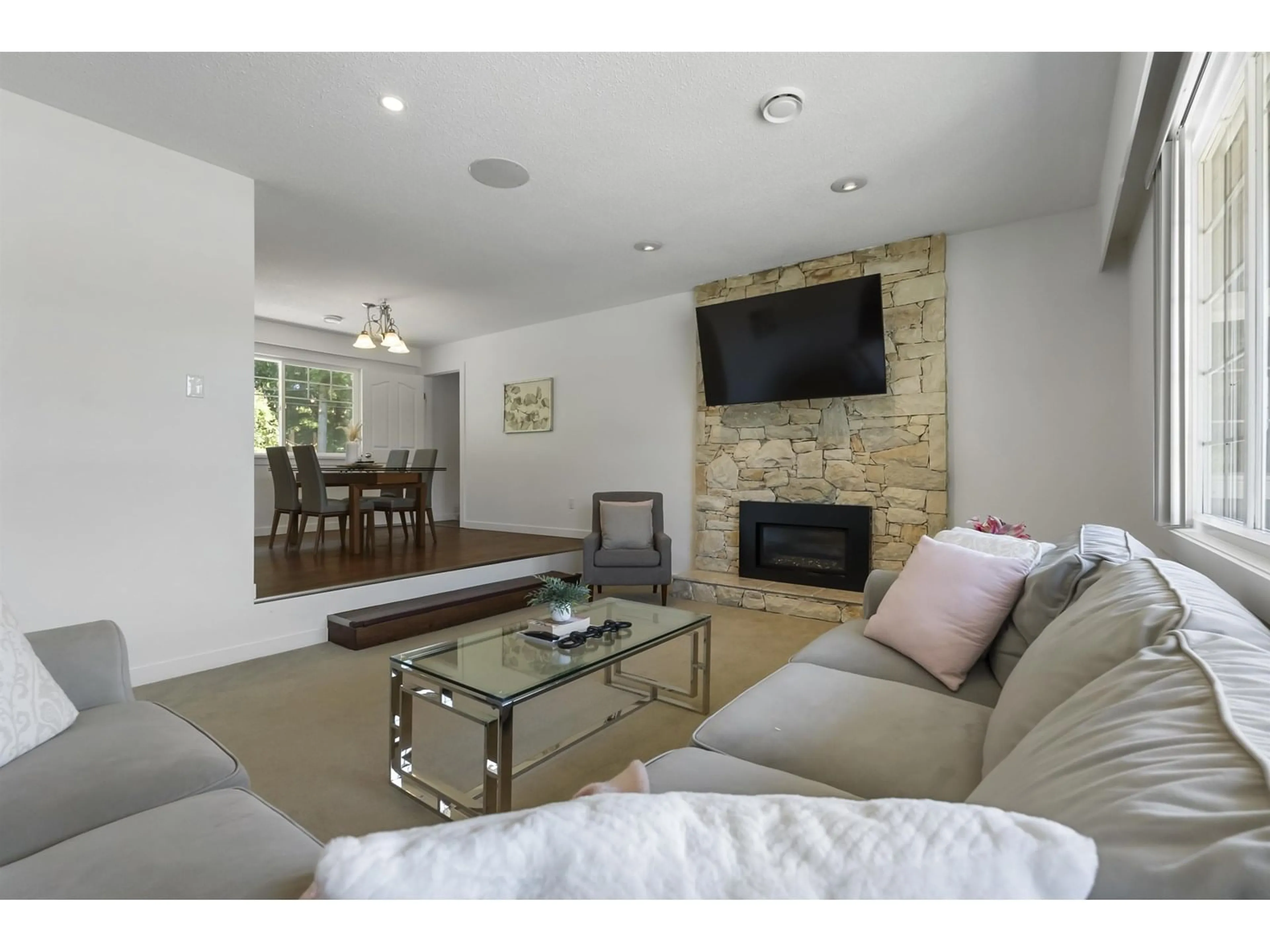 Living room with furniture, unknown for 5564 238, Langley British Columbia V2Z2P1