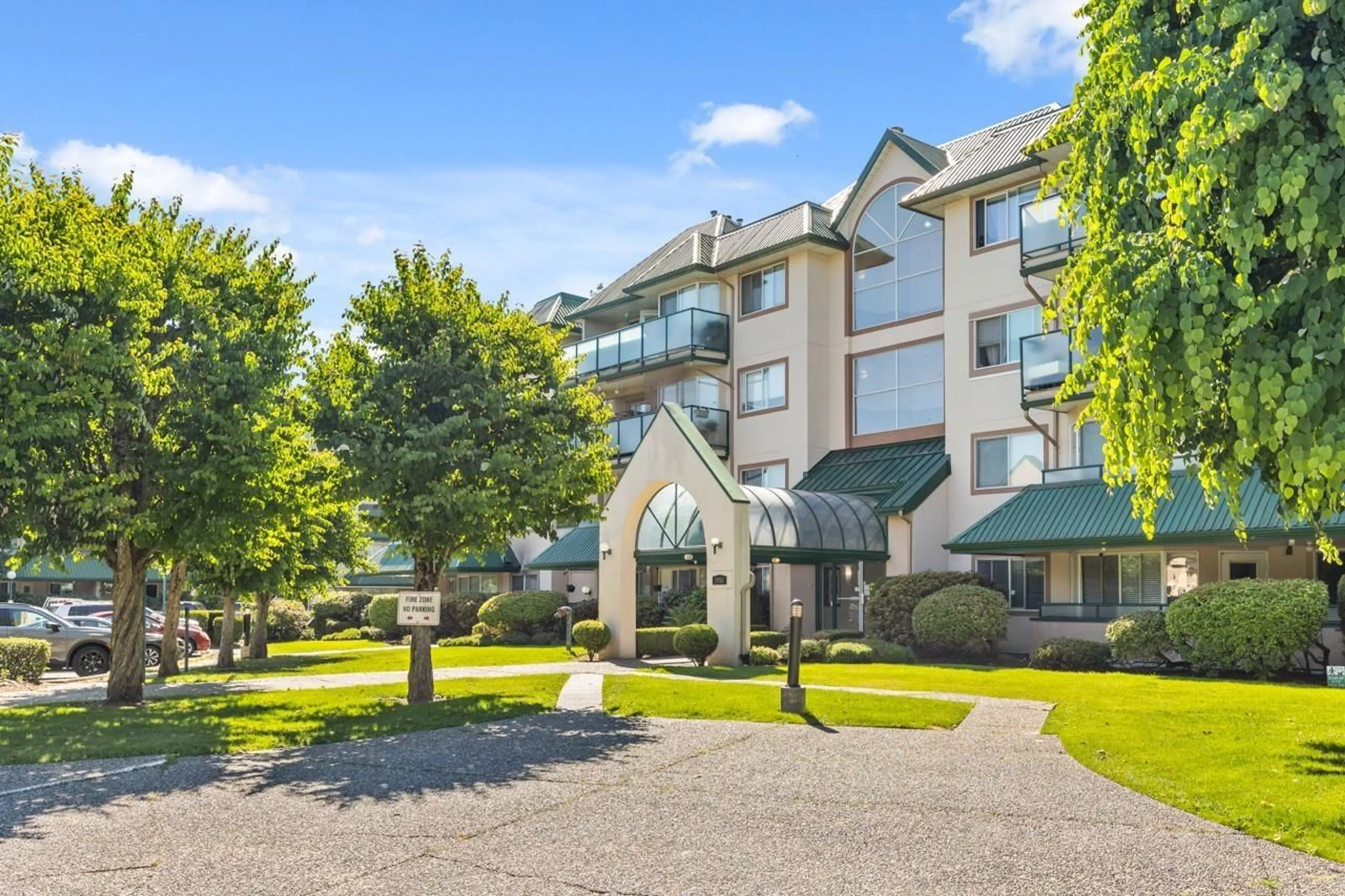 Patio, mountain view for 310 - 2958 TRETHEWEY, Abbotsford British Columbia V2T6P6