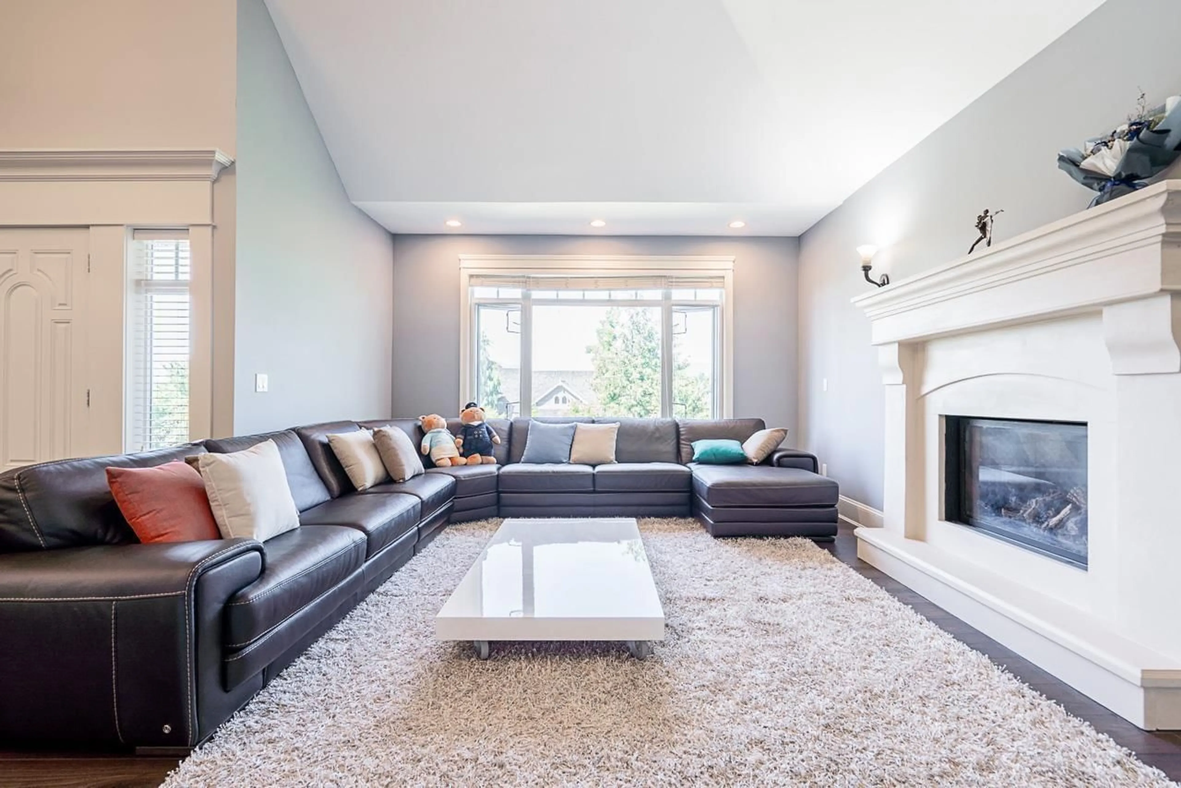 Living room with furniture, unknown for 15866 114, Surrey British Columbia V4N5R2