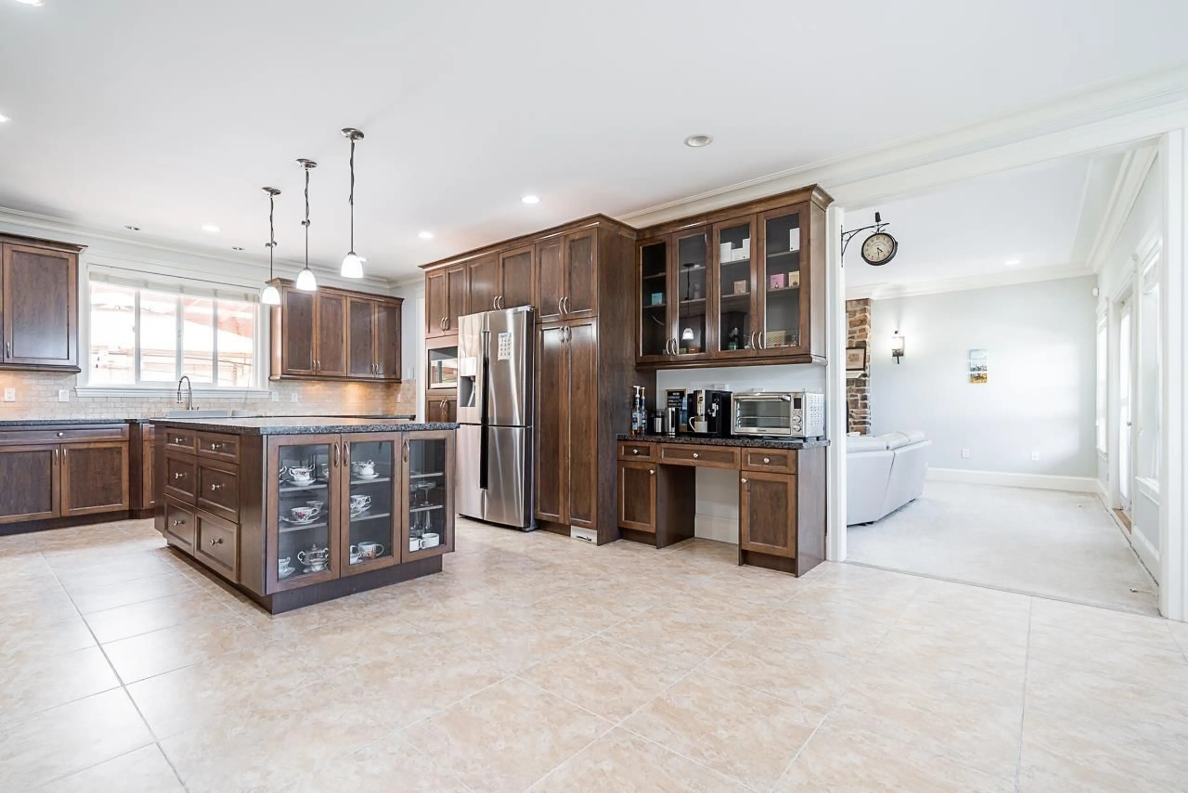 Open concept kitchen, ceramic/tile floor for 15866 114, Surrey British Columbia V4N5R2