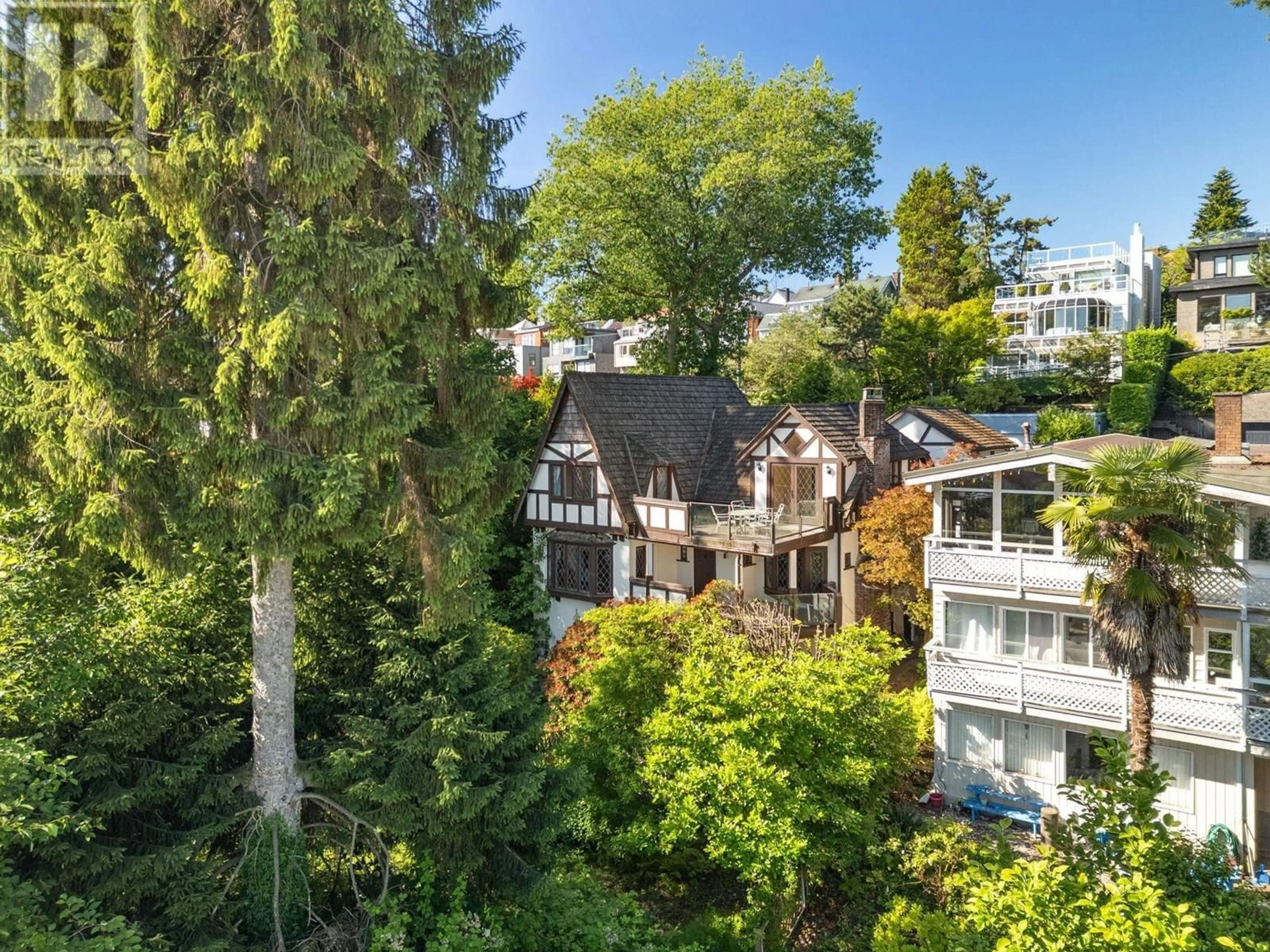 A pic from outside/outdoor area/front of a property/back of a property/a pic from drone, city buildings view from balcony for 2806 KING EDWARD AVENUE, Vancouver British Columbia V6L1T9