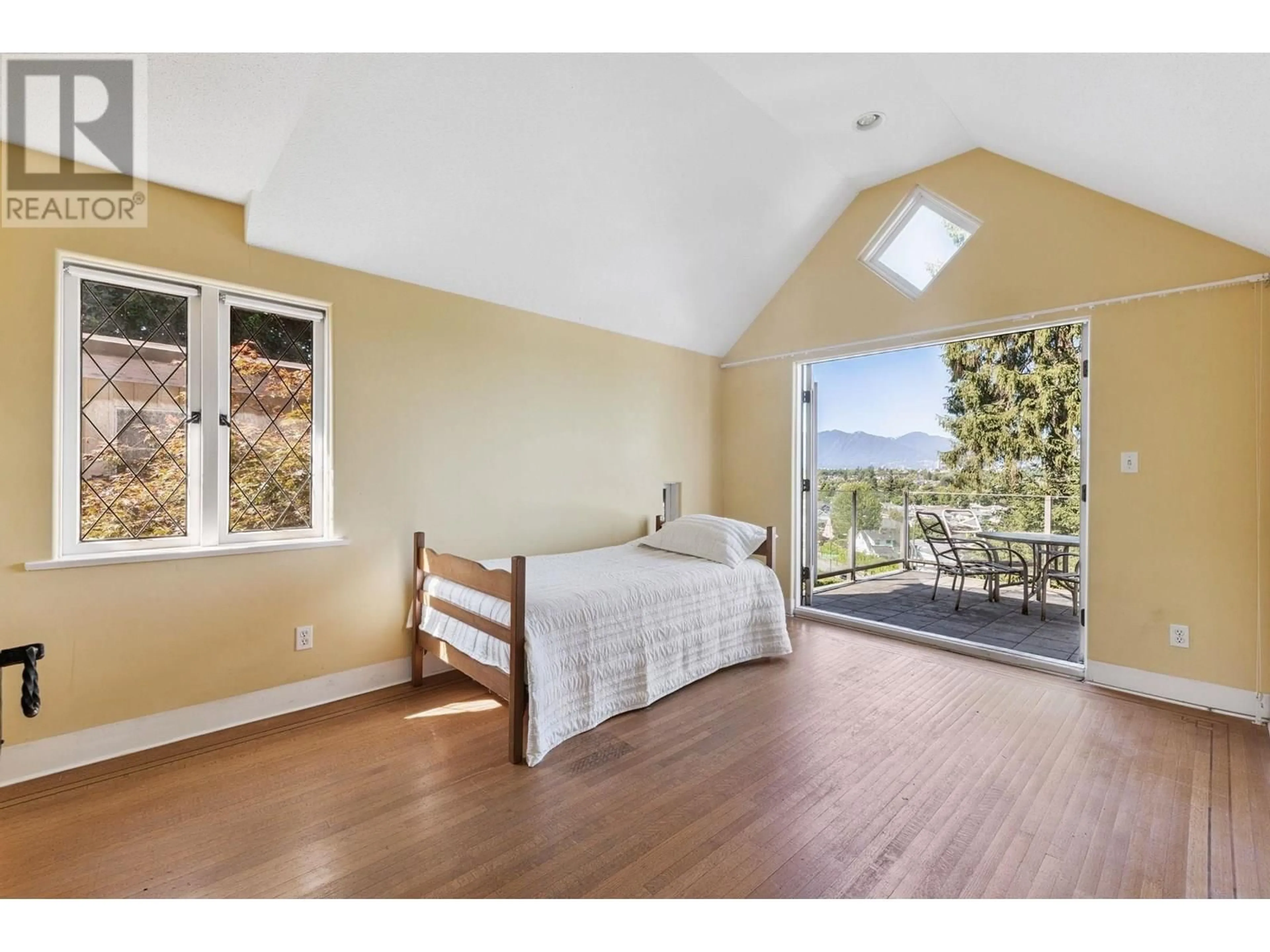 Unknown for 2806 KING EDWARD AVENUE, Vancouver British Columbia V6L1T9