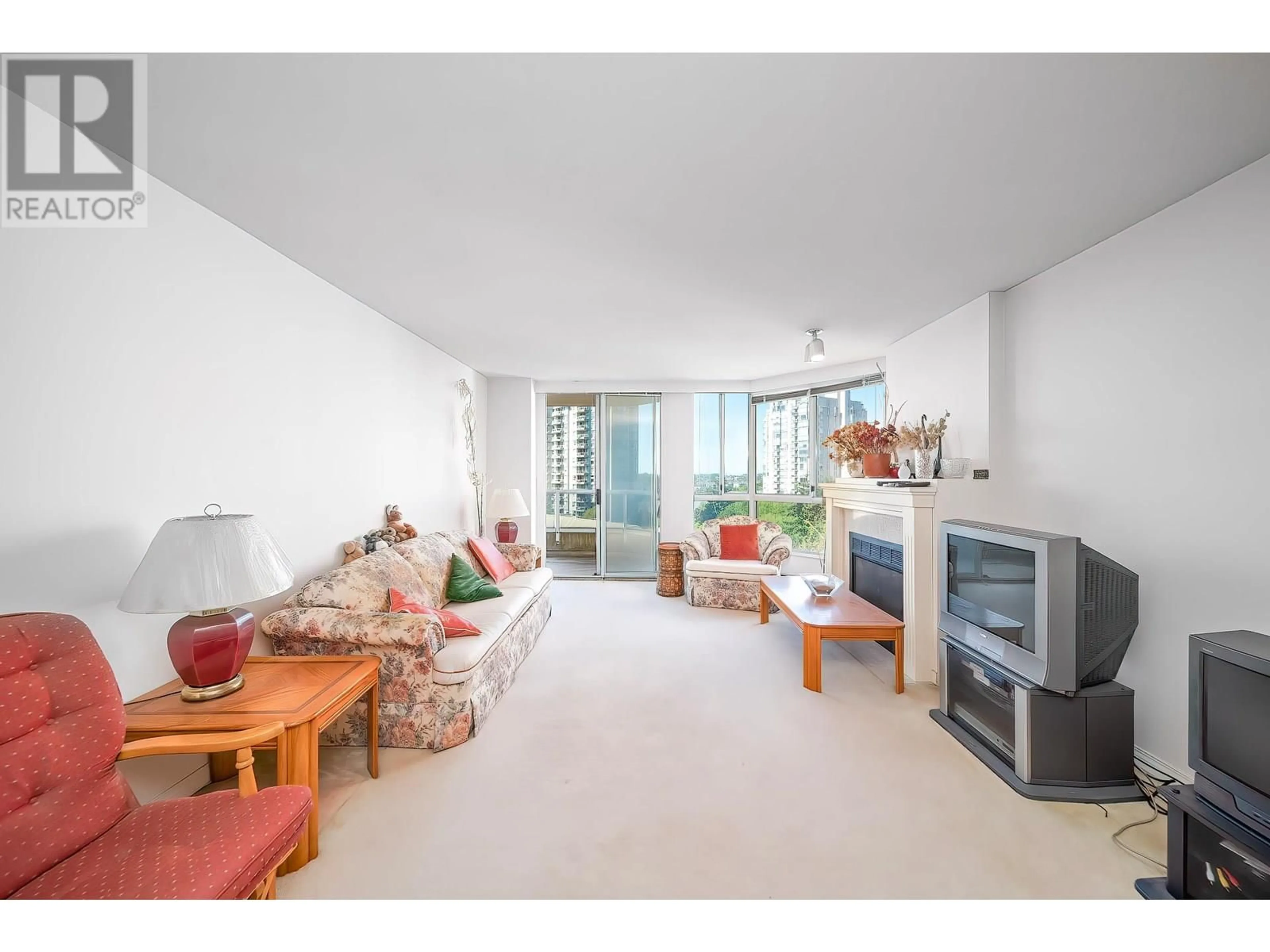 Living room with furniture, unknown for 1002 - 1235 QUAYSIDE DRIVE, New Westminster British Columbia V3M6J5