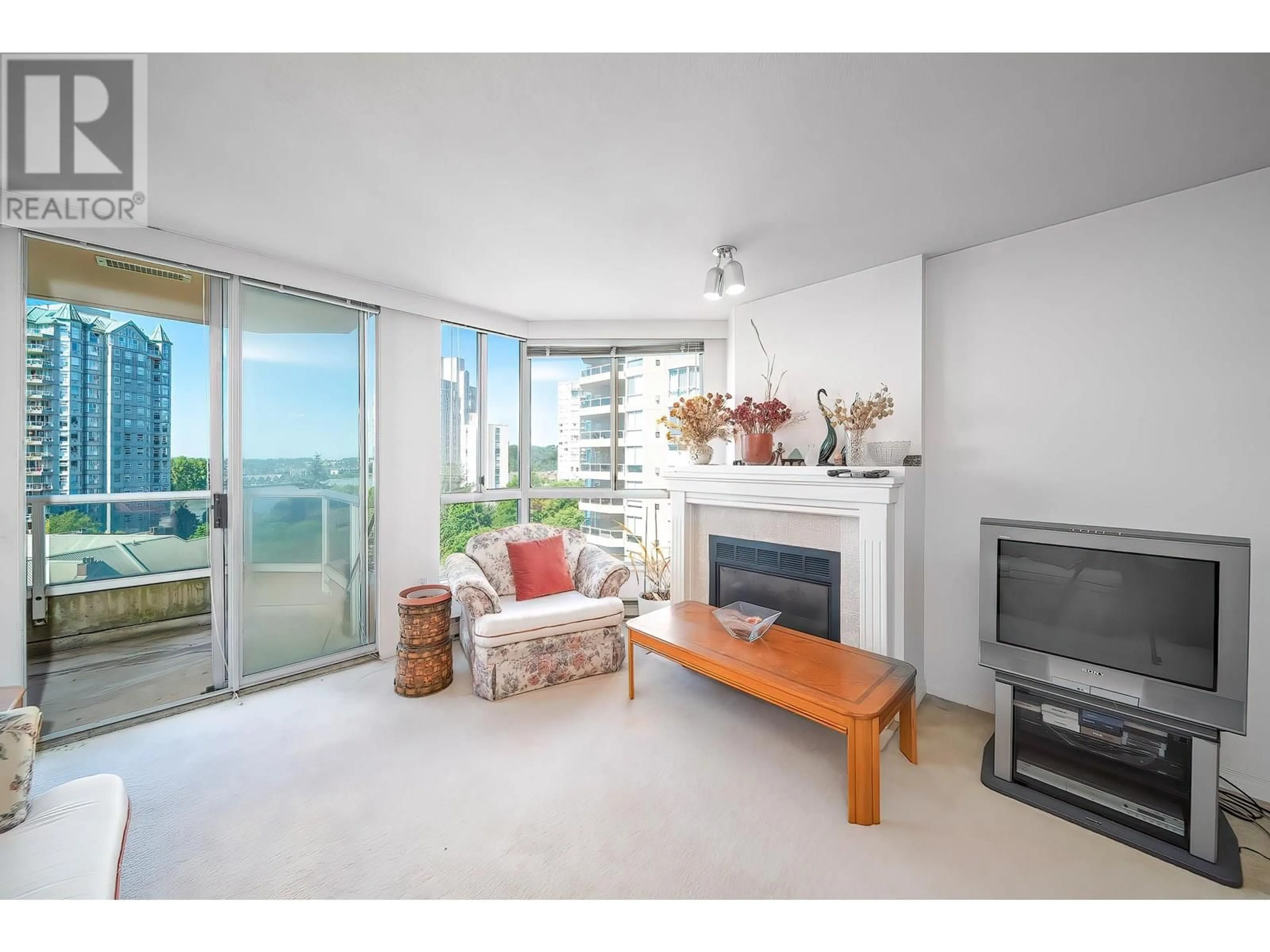 Living room with furniture, unknown for 1002 - 1235 QUAYSIDE DRIVE, New Westminster British Columbia V3M6J5