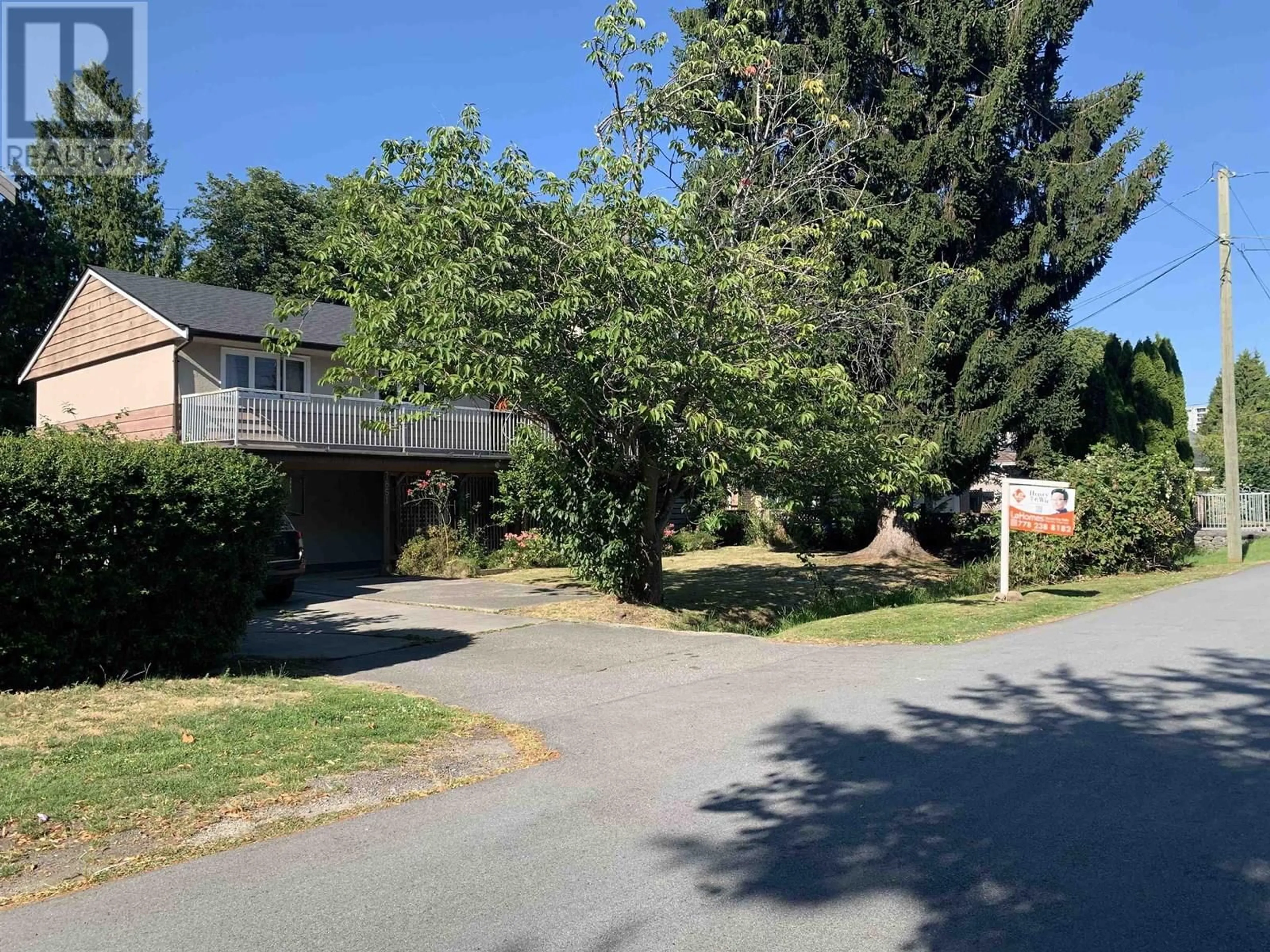 A pic from outside/outdoor area/front of a property/back of a property/a pic from drone, street for 7851 BENNETT ROAD, Richmond British Columbia V6Y1N3