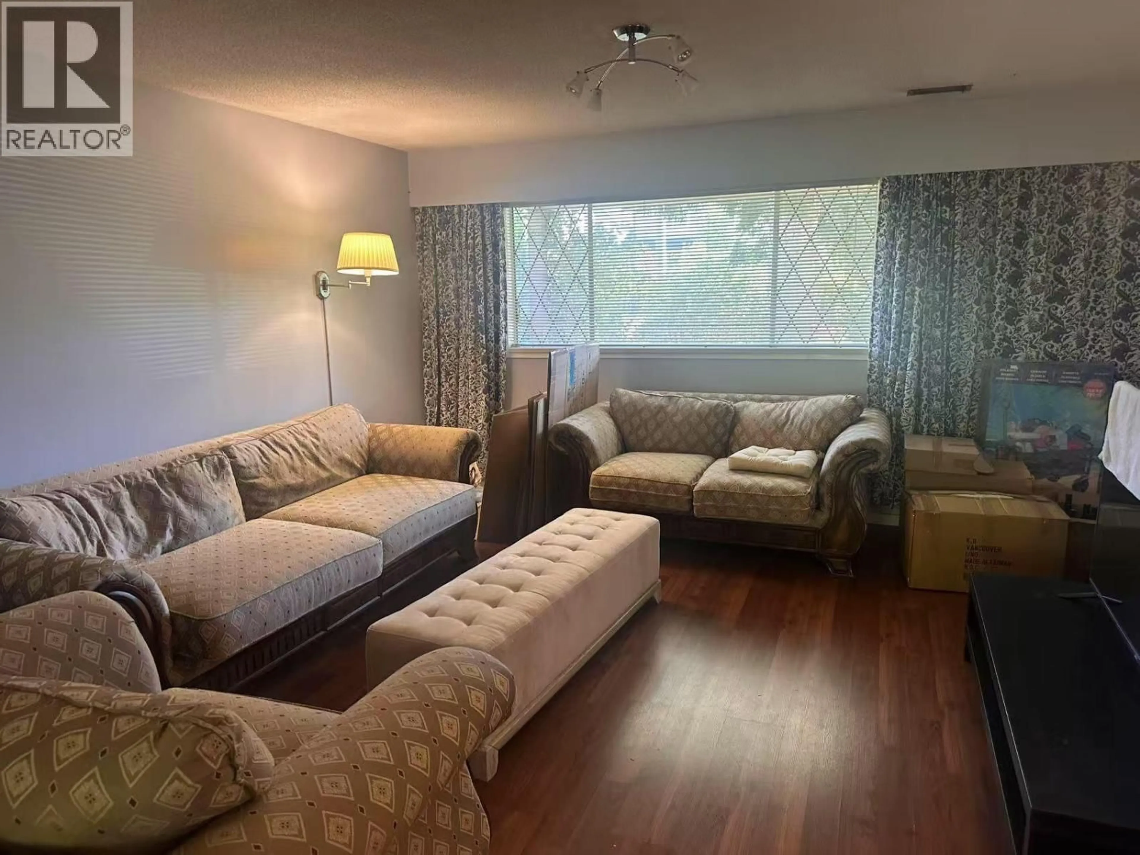 Living room with furniture, wood/laminate floor for 7851 BENNETT ROAD, Richmond British Columbia V6Y1N3
