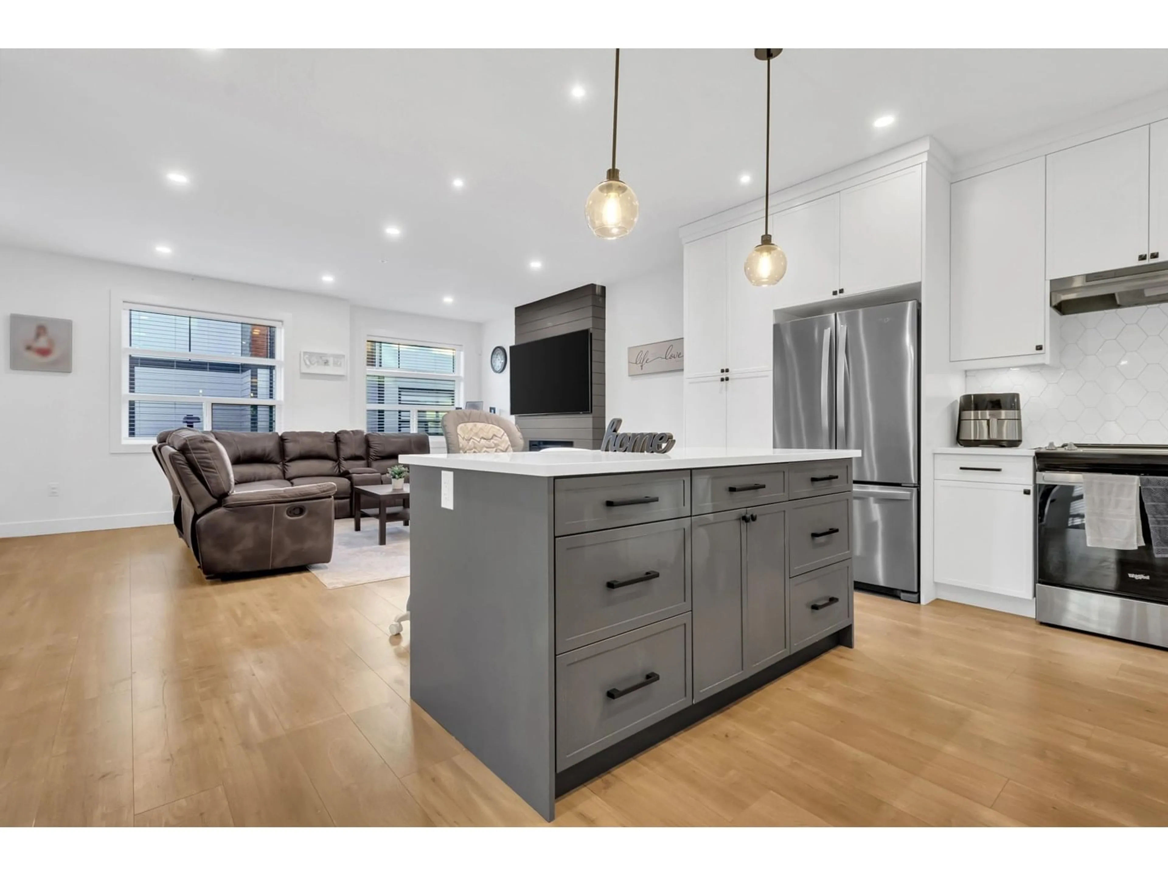 Open concept kitchen, unknown for 4 - 32970 TUNBRIDGE, Mission British Columbia V2V6X9