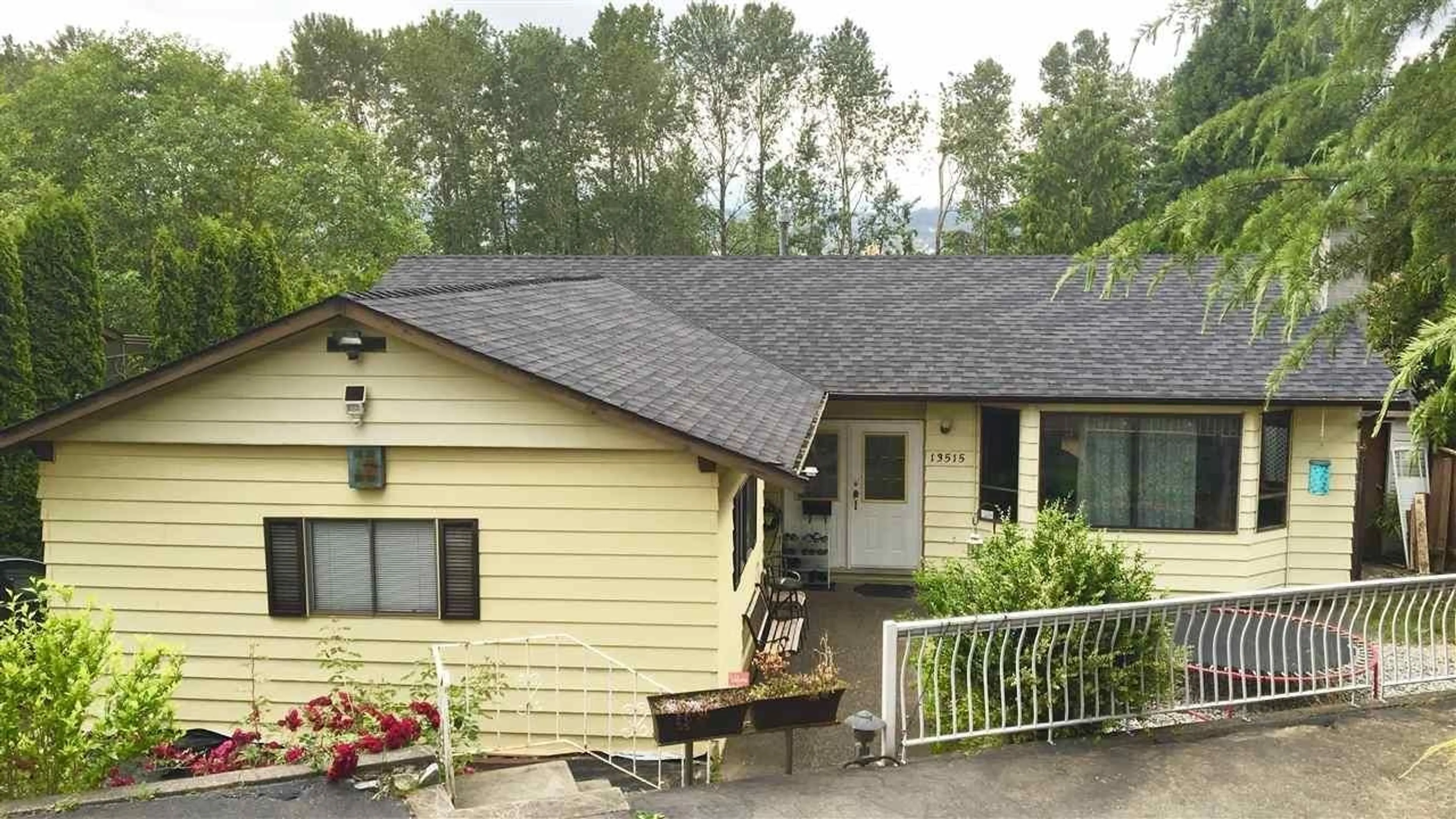 Home with vinyl exterior material, unknown for 13515 CRESTVIEW, Surrey British Columbia V3R6V6