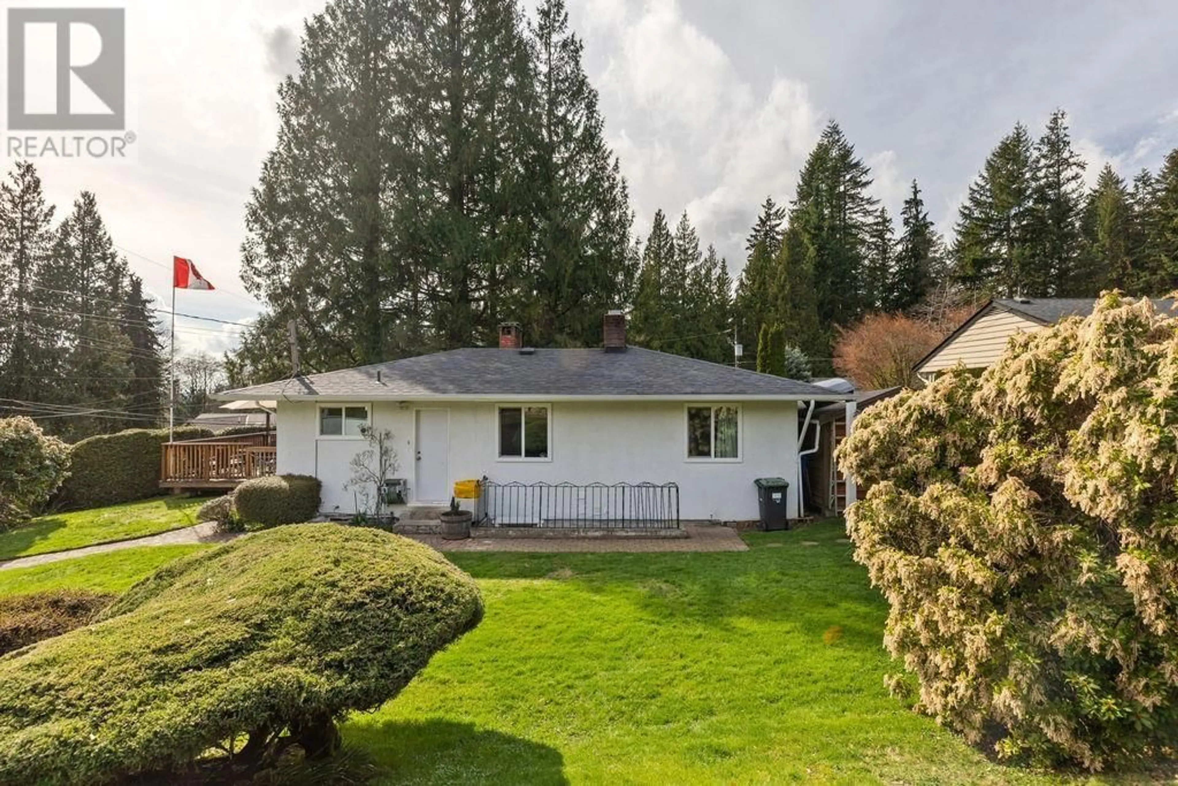 A pic from outside/outdoor area/front of a property/back of a property/a pic from drone, mountain view for 3820 CALDER AVENUE, North Vancouver British Columbia V7N3S3