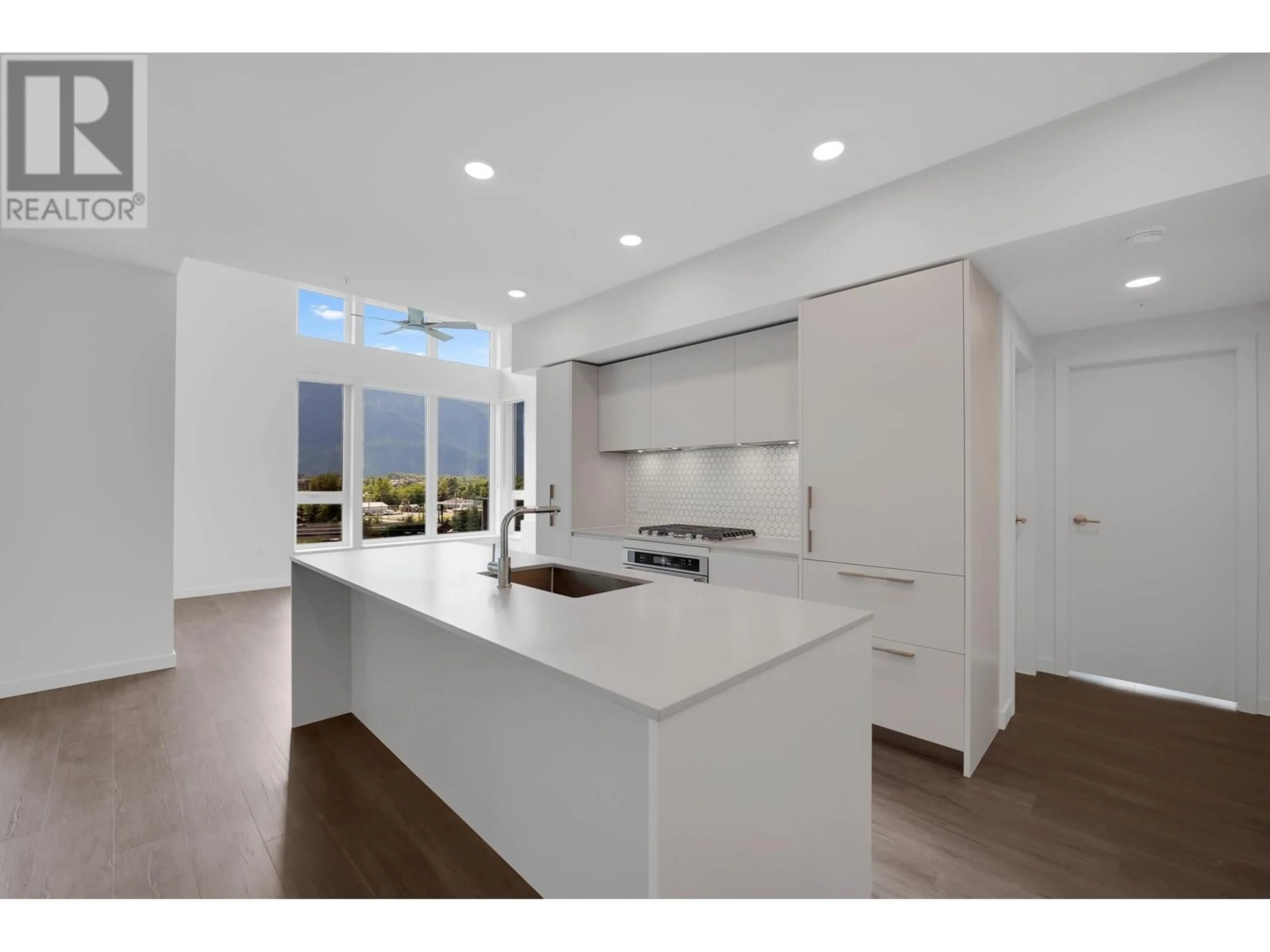 Open concept kitchen, unknown for 517 - 1506 SCOTT CRESCENT, Squamish British Columbia V8B1G4