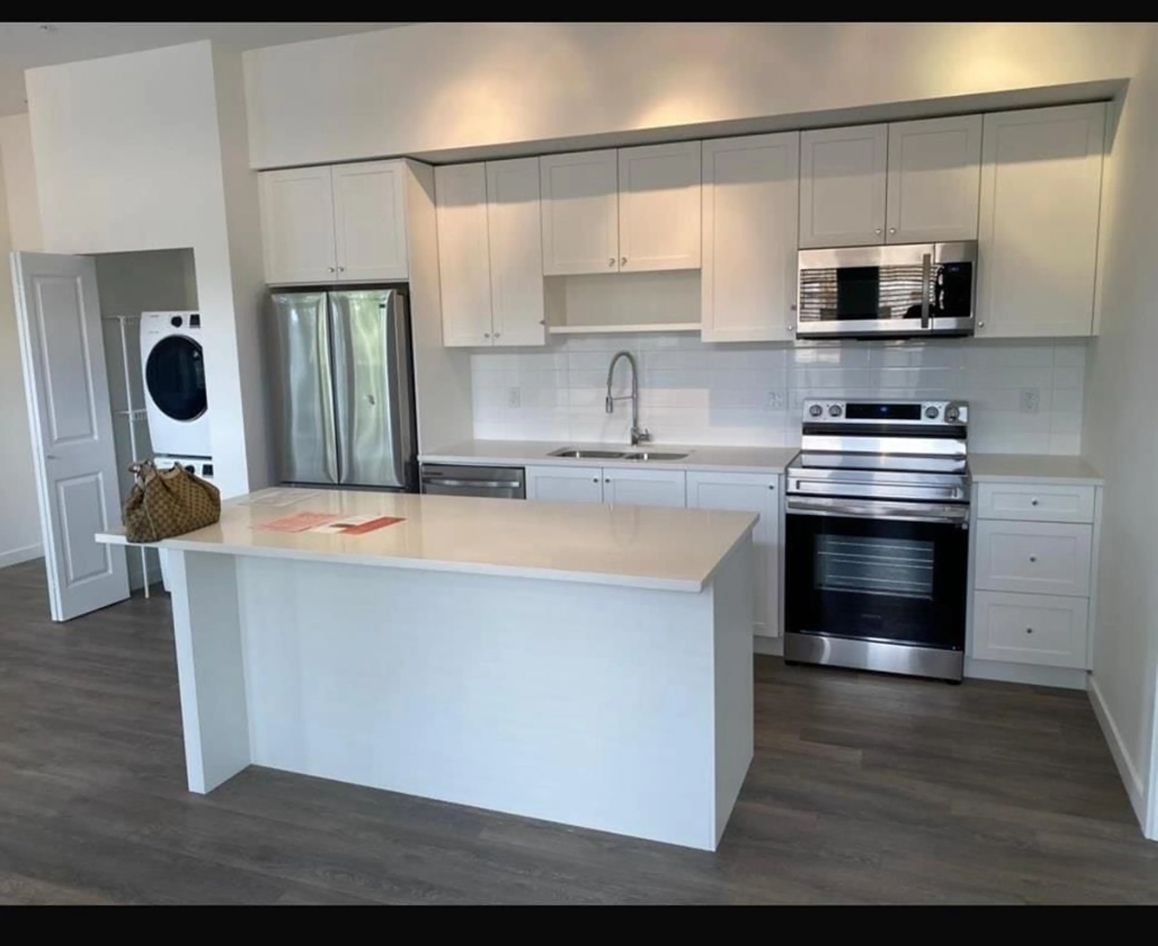 Open concept kitchen, unknown for 508 - 15835 85, Surrey British Columbia V4N6W6