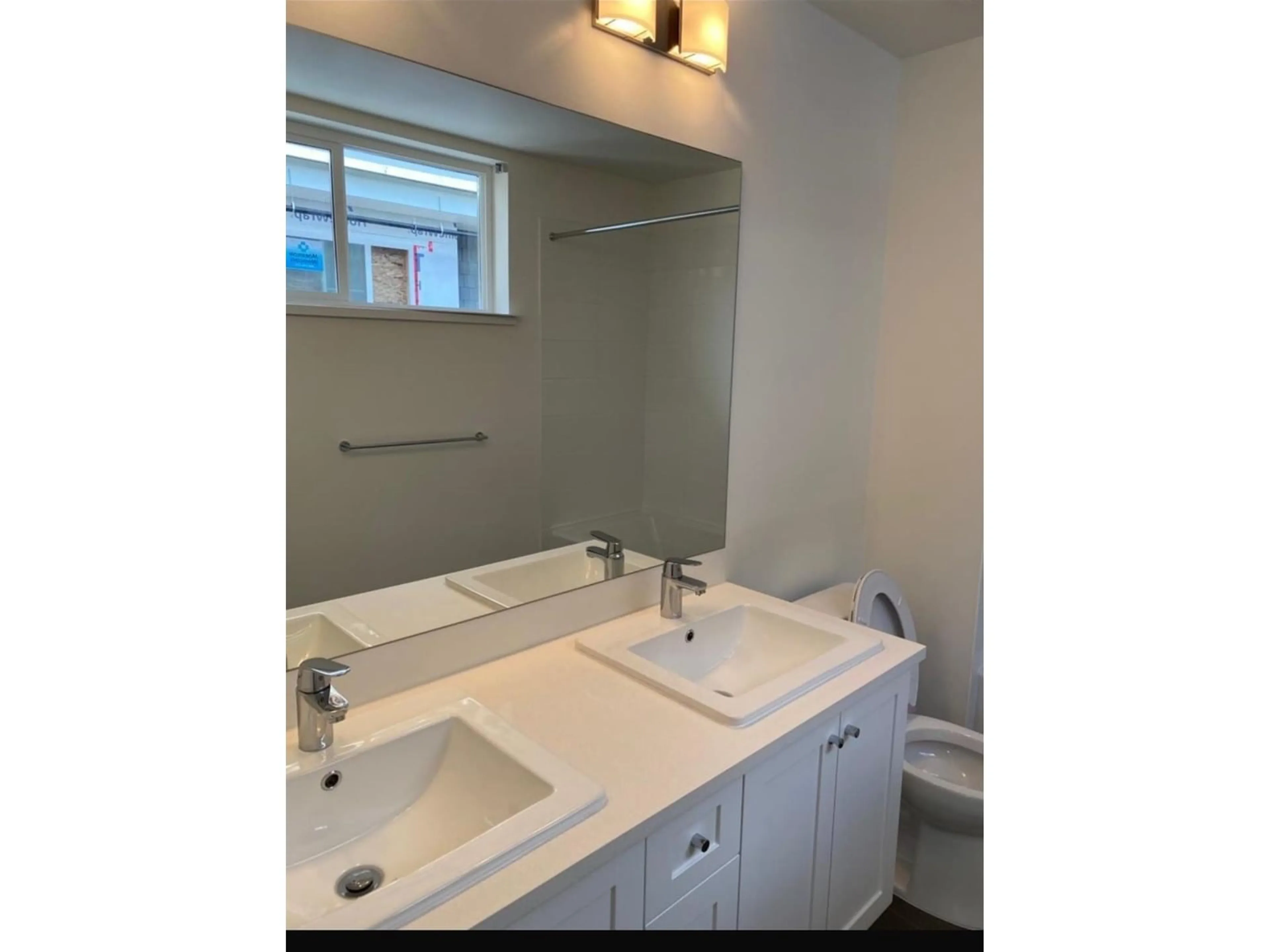 Standard bathroom, unknown for 508 - 15835 85, Surrey British Columbia V4N6W6