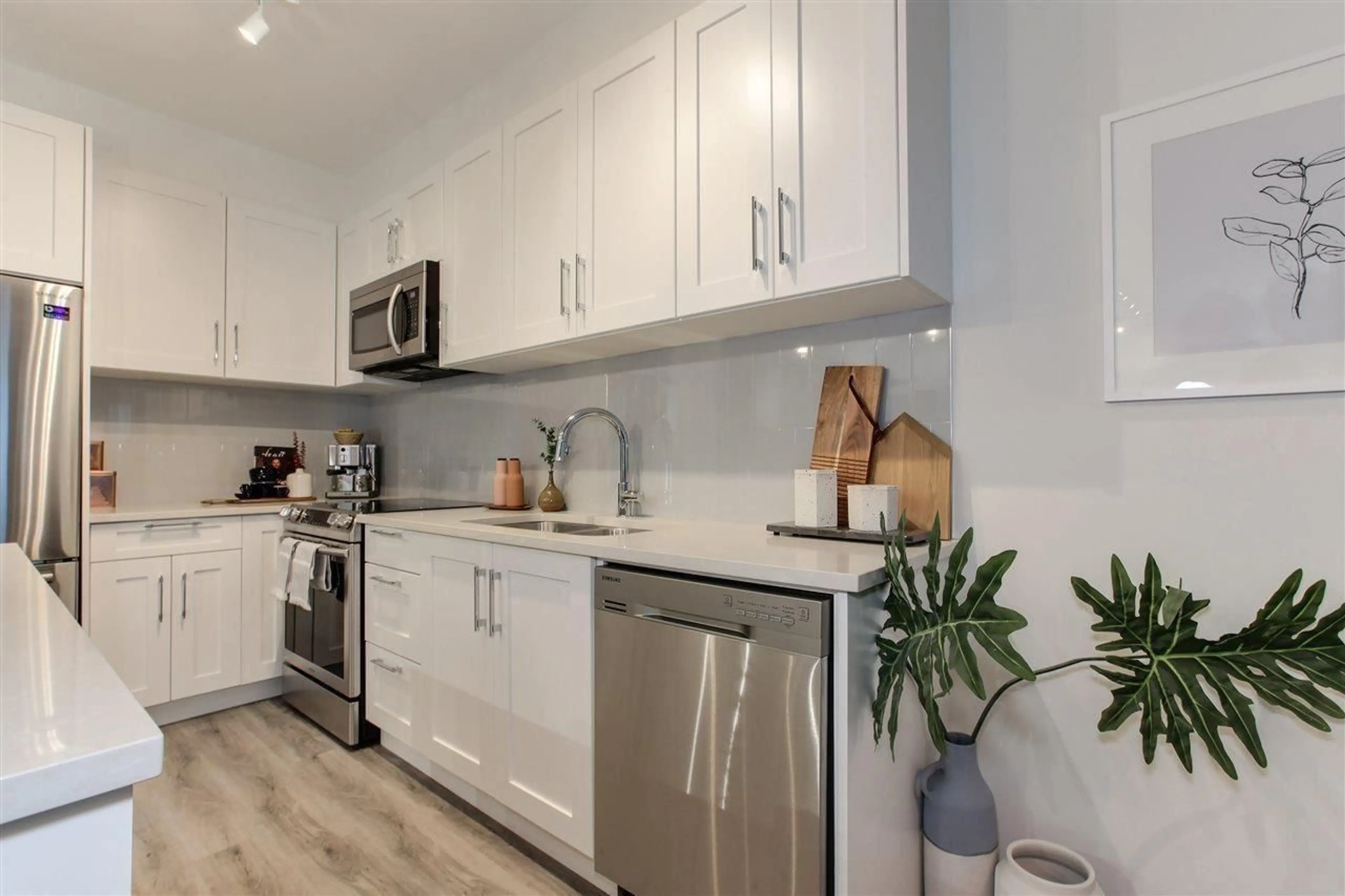 Open concept kitchen, unknown for 203 - 20356 72B, Langley British Columbia V2Y4J9
