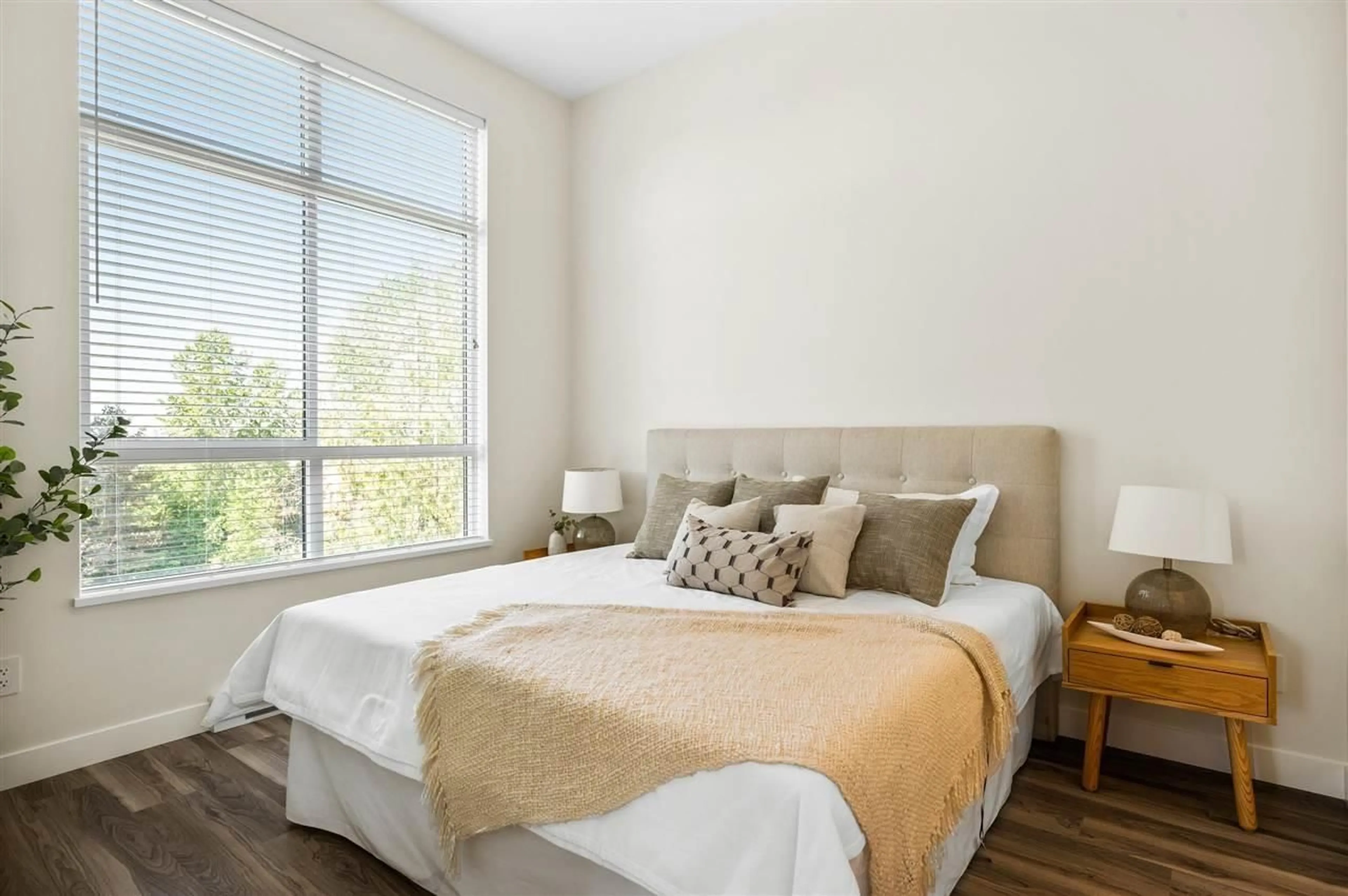 Bedroom with bed, wood/laminate floor for 203 - 20356 72B, Langley British Columbia V2Y4J9