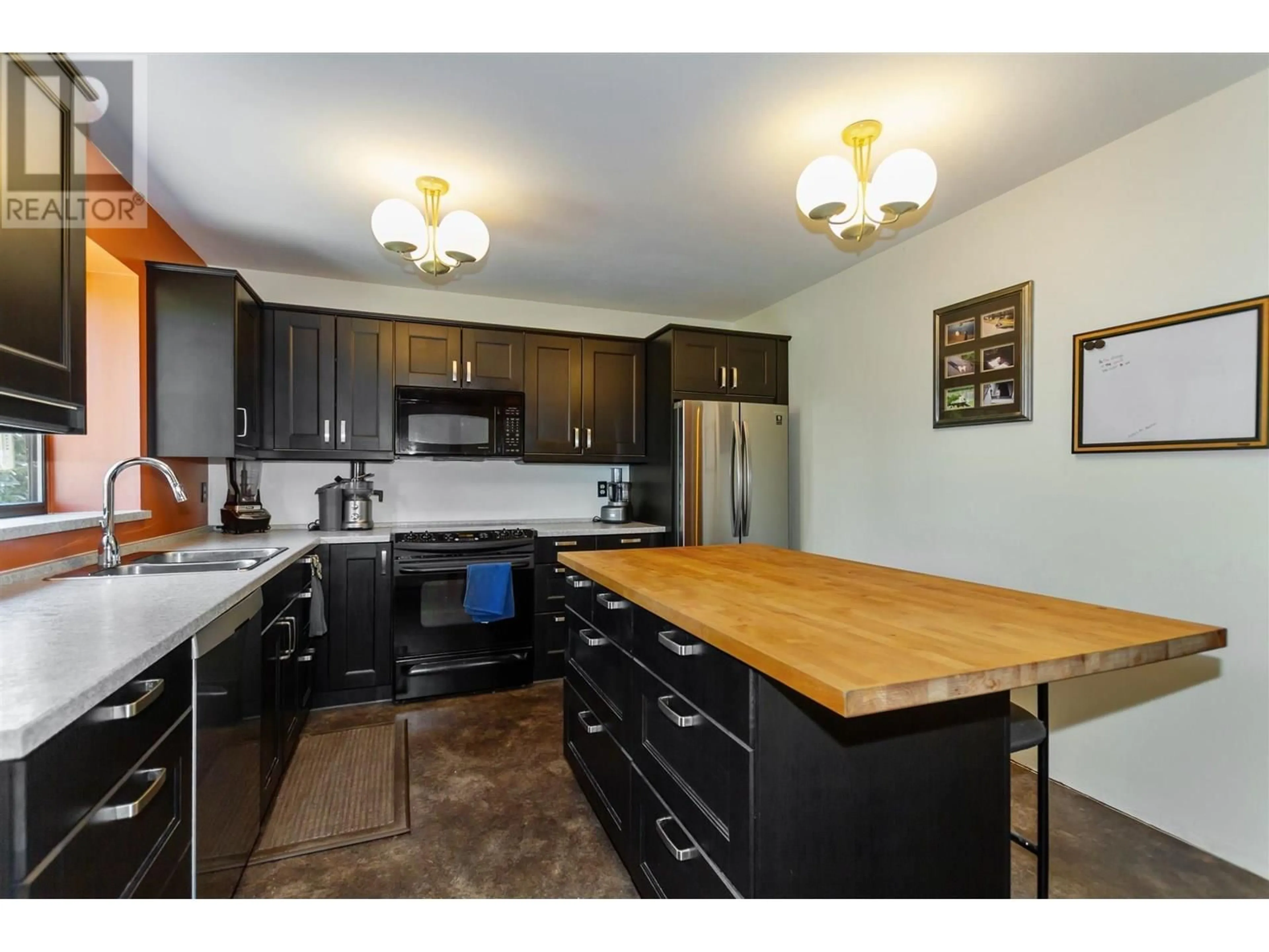 Open concept kitchen, wood/laminate floor for 20130 DITTON STREET, Maple Ridge British Columbia V2X9H4