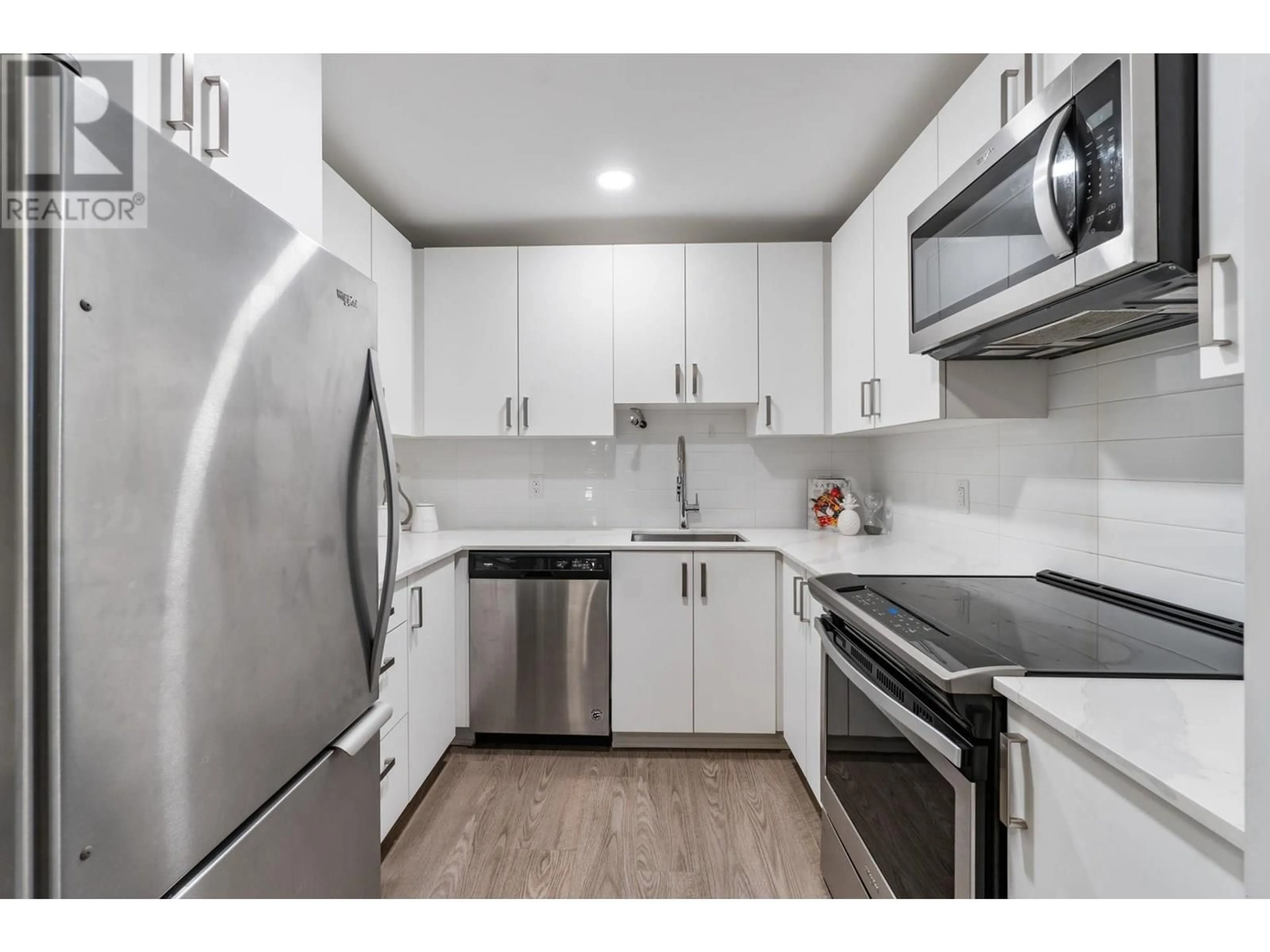 Standard kitchen, unknown for 103 - 4625 GRANGE STREET, Burnaby British Columbia V5H1R1