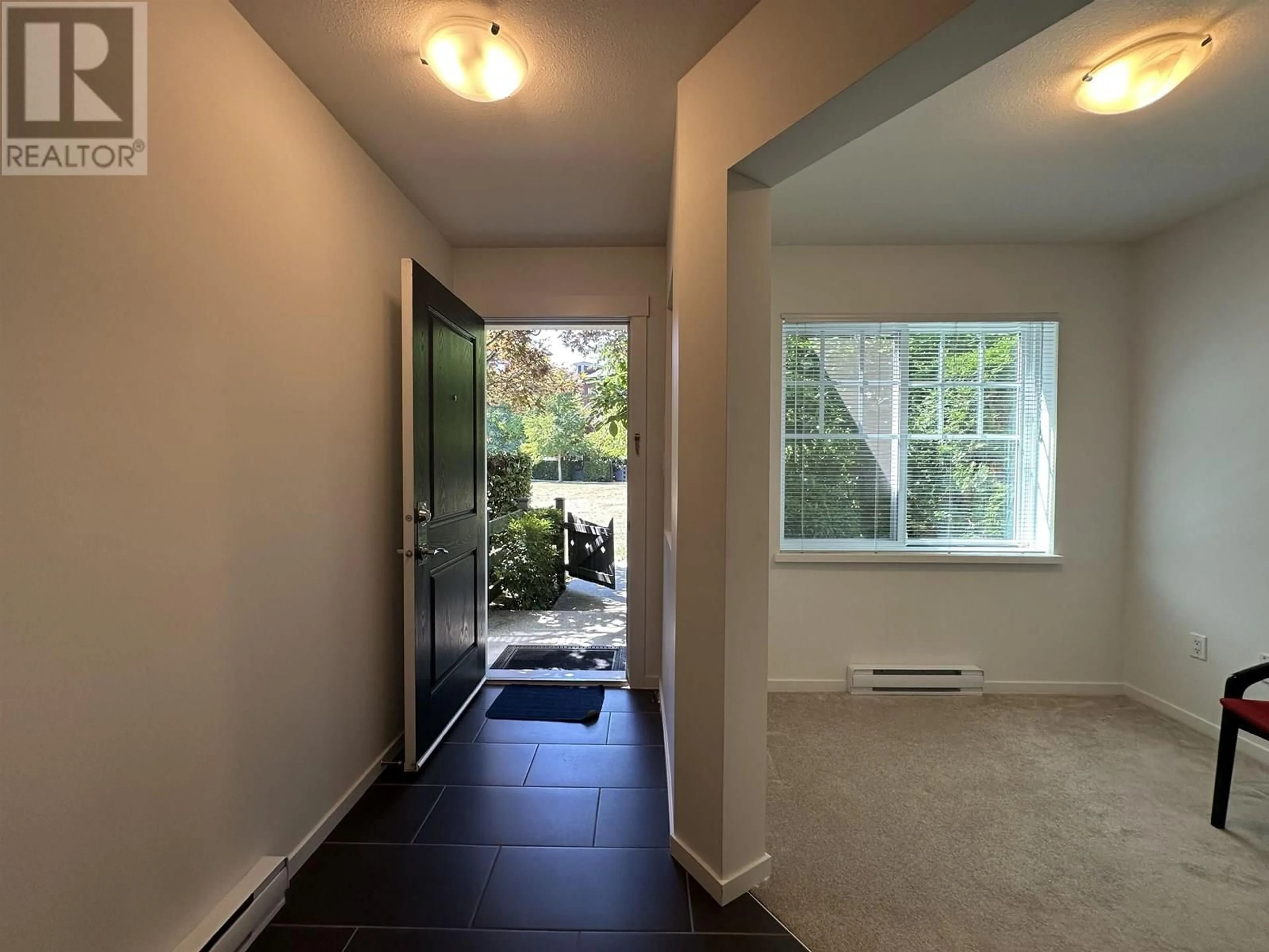 Indoor entryway for 40 - 3010 RIVERBEND DRIVE, Coquitlam British Columbia V3C0B8