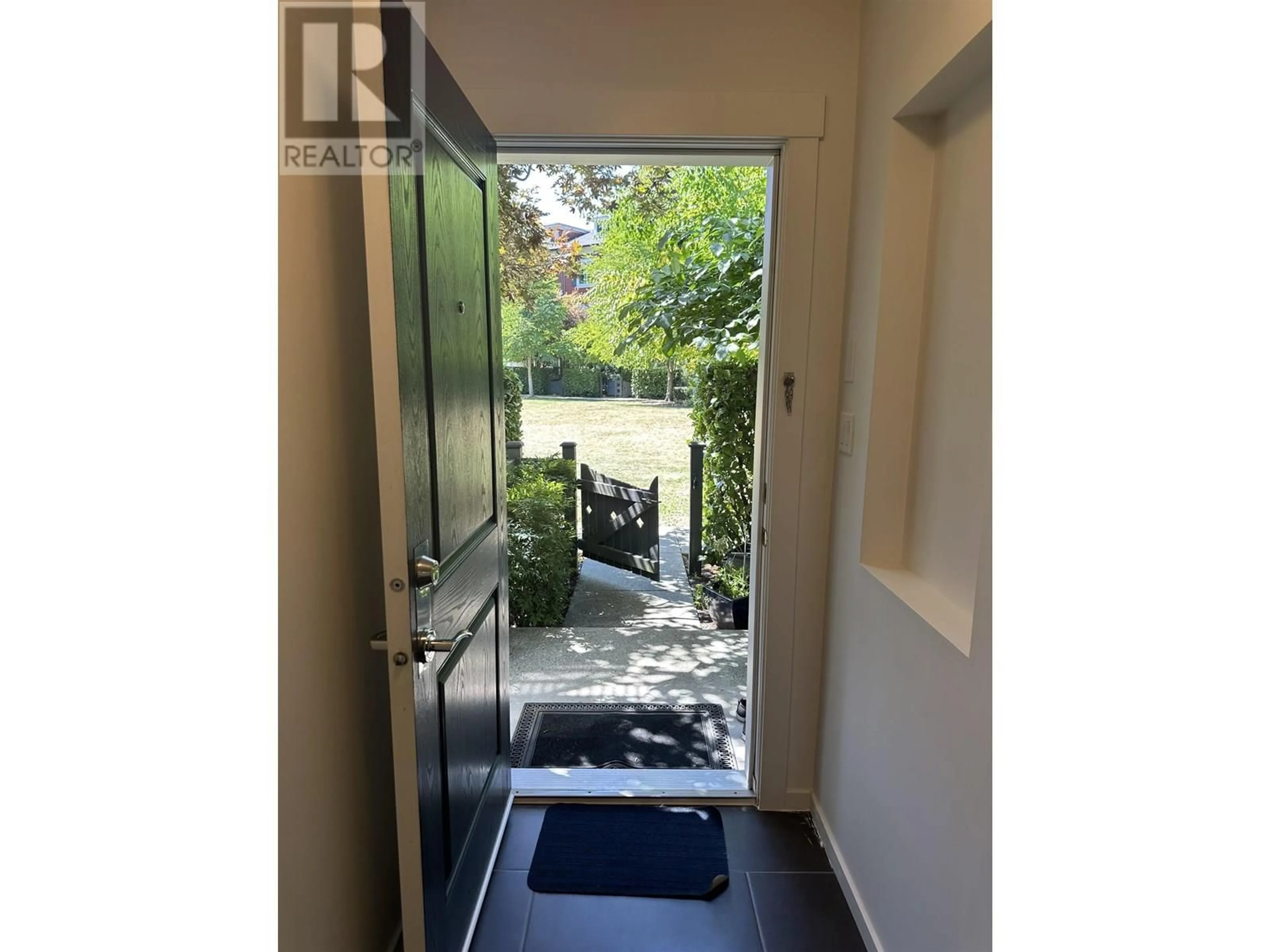 Indoor entryway for 40 - 3010 RIVERBEND DRIVE, Coquitlam British Columbia V3C0B8