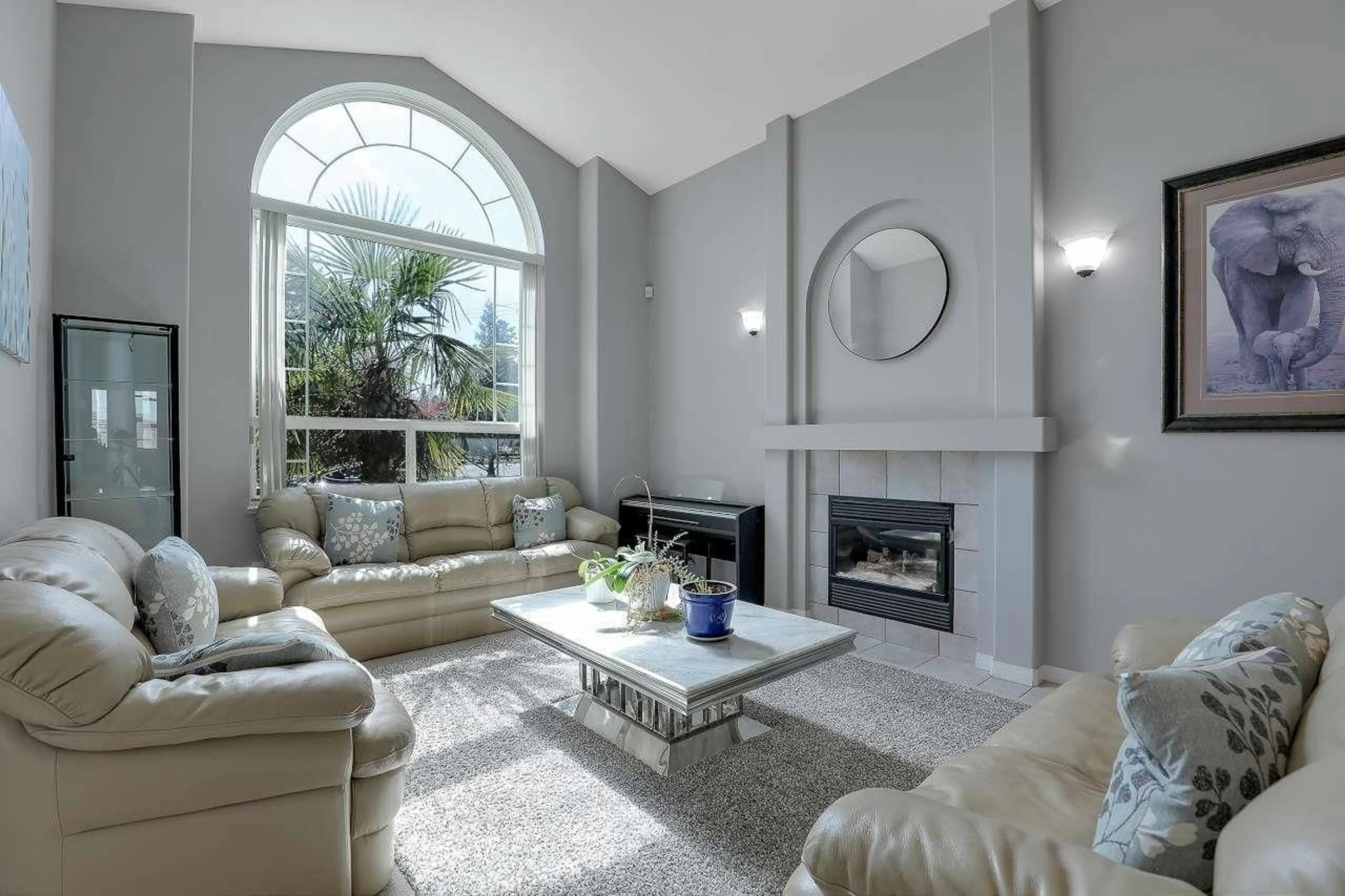 Living room with furniture, unknown for 16865 80, Surrey British Columbia V4N4Y8