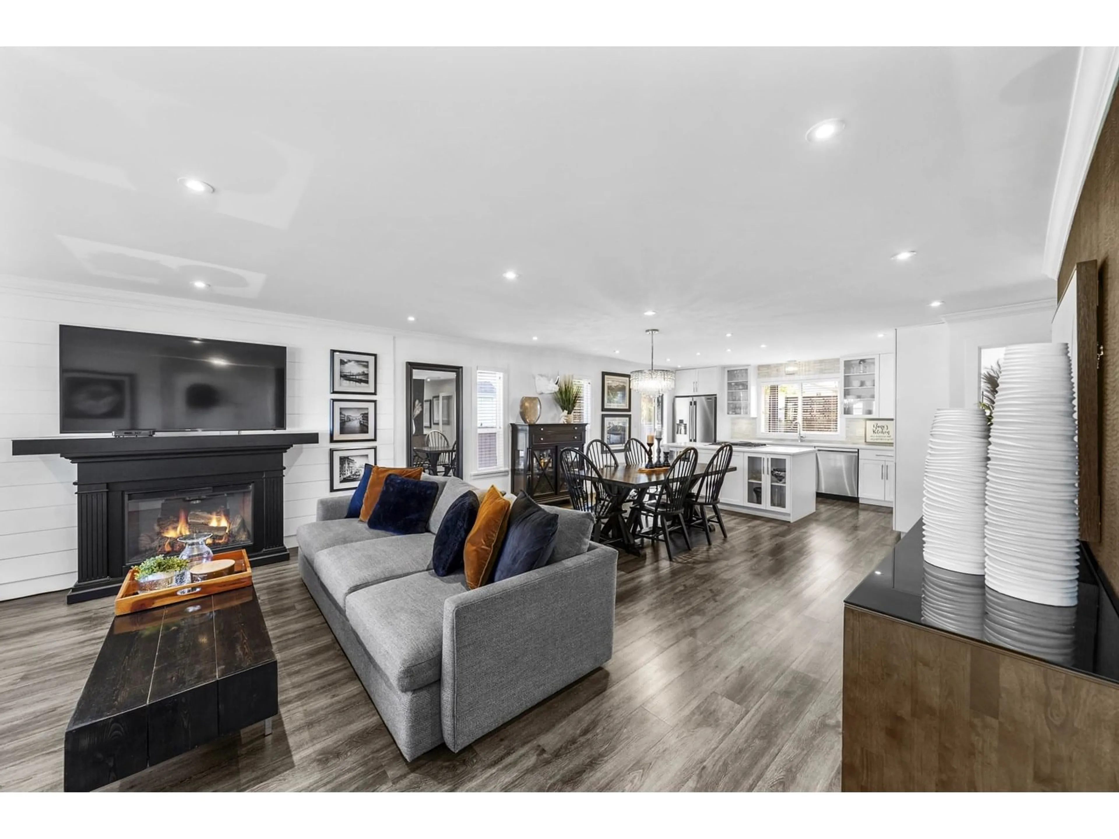 Open concept kitchen, wood/laminate floor for 6537 SWANSON STREET, Chilliwack British Columbia V2R1R2