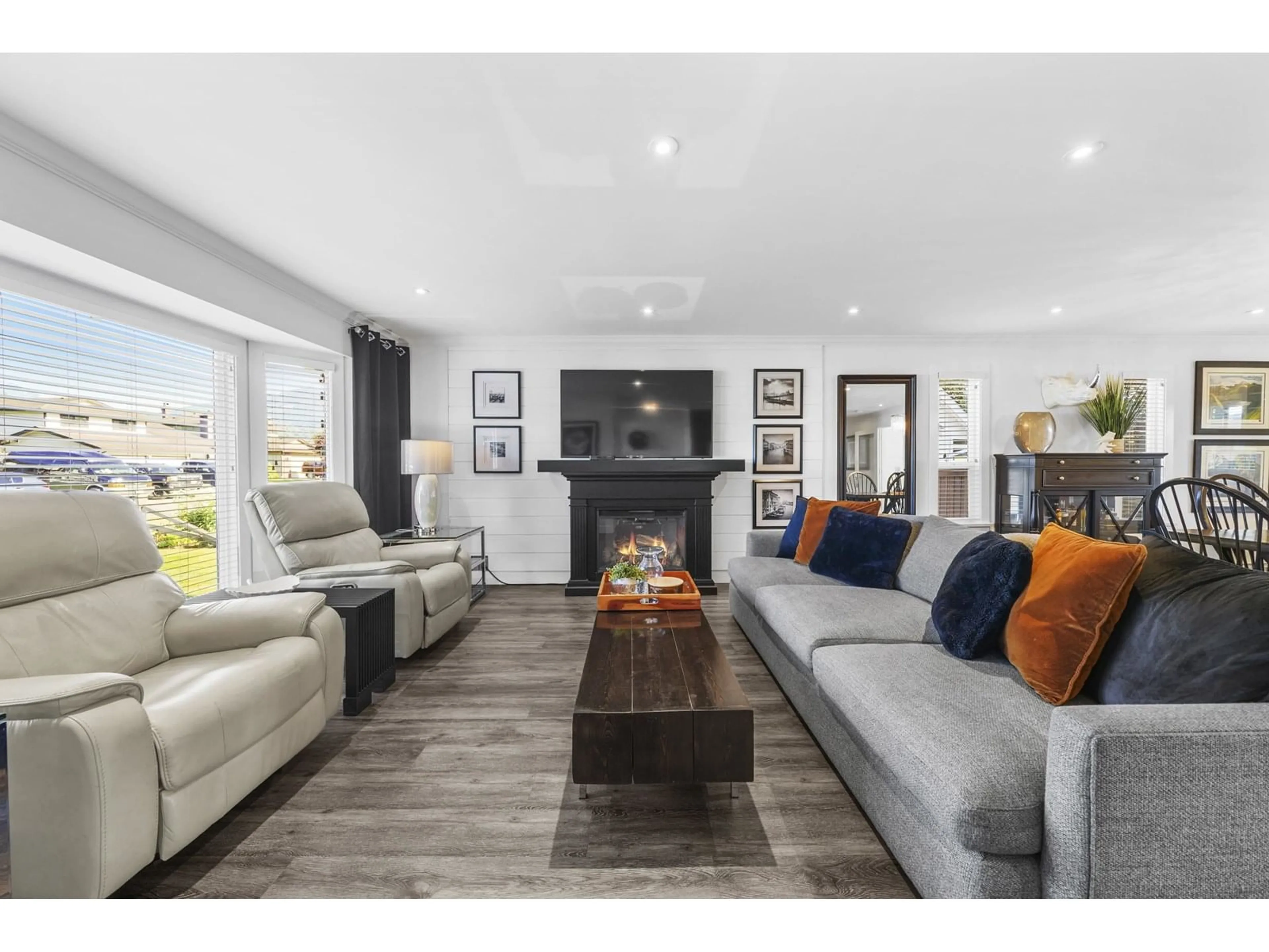 Living room with furniture, wood/laminate floor for 6537 SWANSON STREET, Chilliwack British Columbia V2R1R2