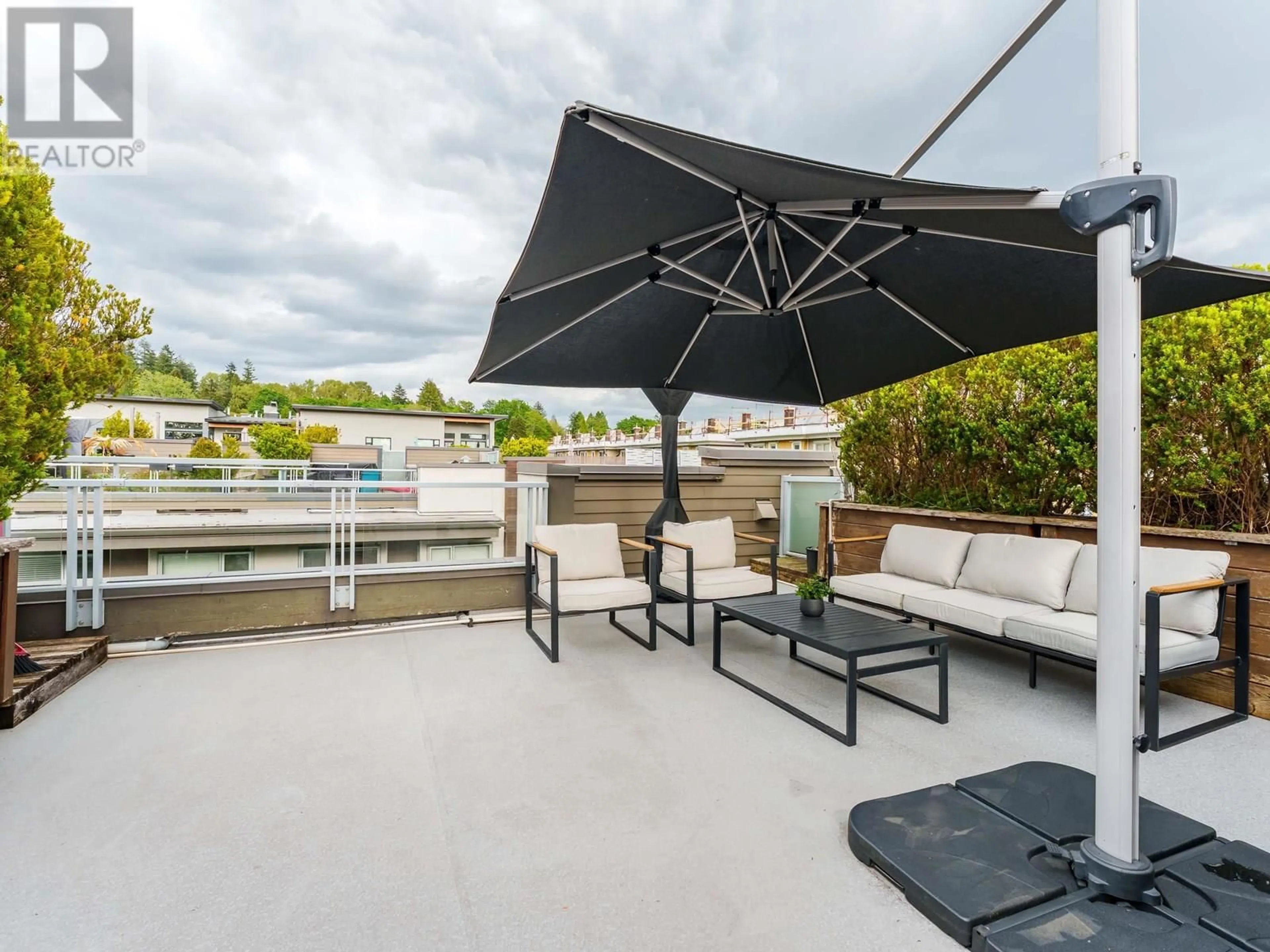 Patio, unknown for 223 - 735 15TH STREET, North Vancouver British Columbia V7M0B8