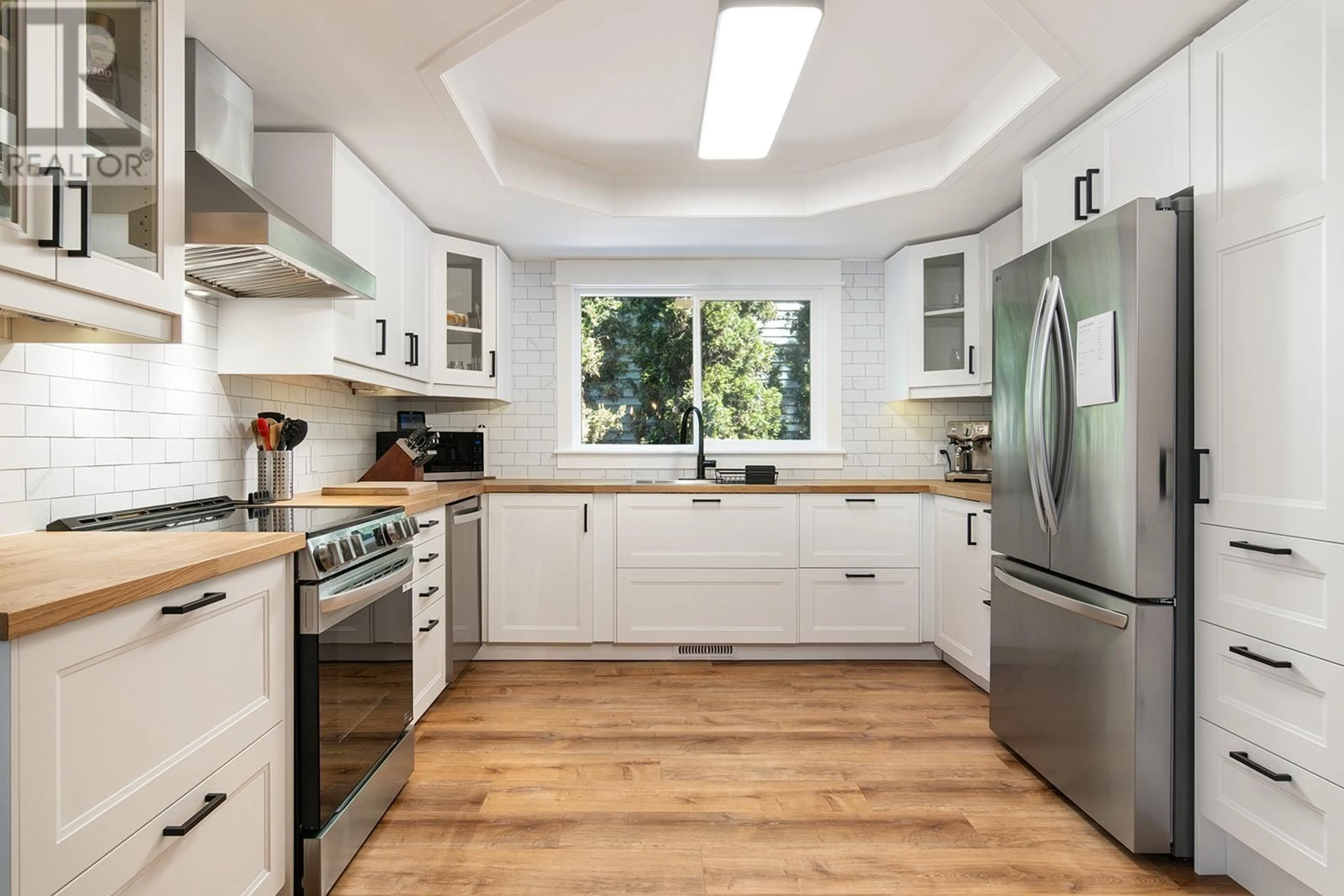 Open concept kitchen, unknown for 1039 TOBERMORY WAY, Squamish British Columbia V0N3G0