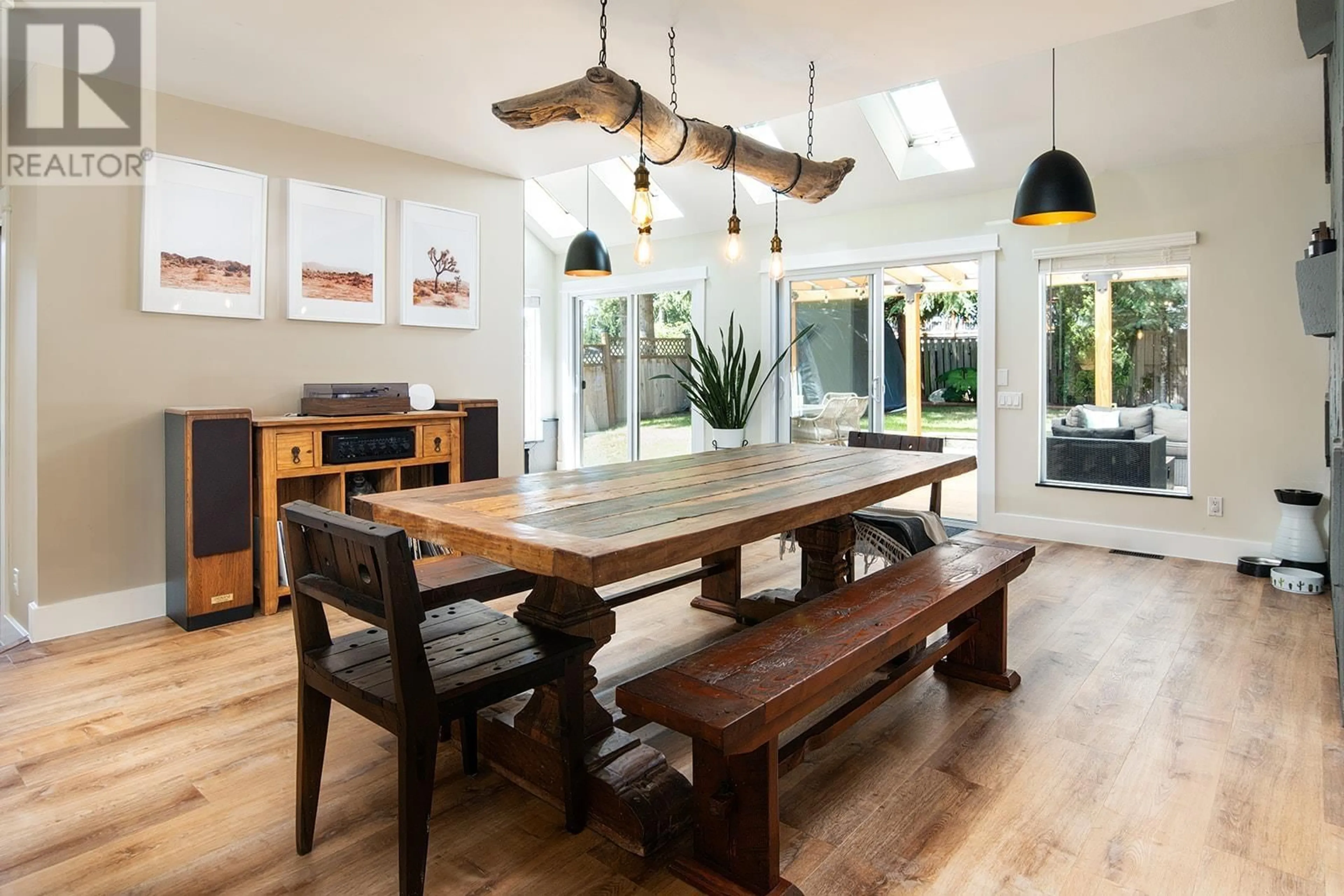 Dining room, wood/laminate floor for 1039 TOBERMORY WAY, Squamish British Columbia V0N3G0