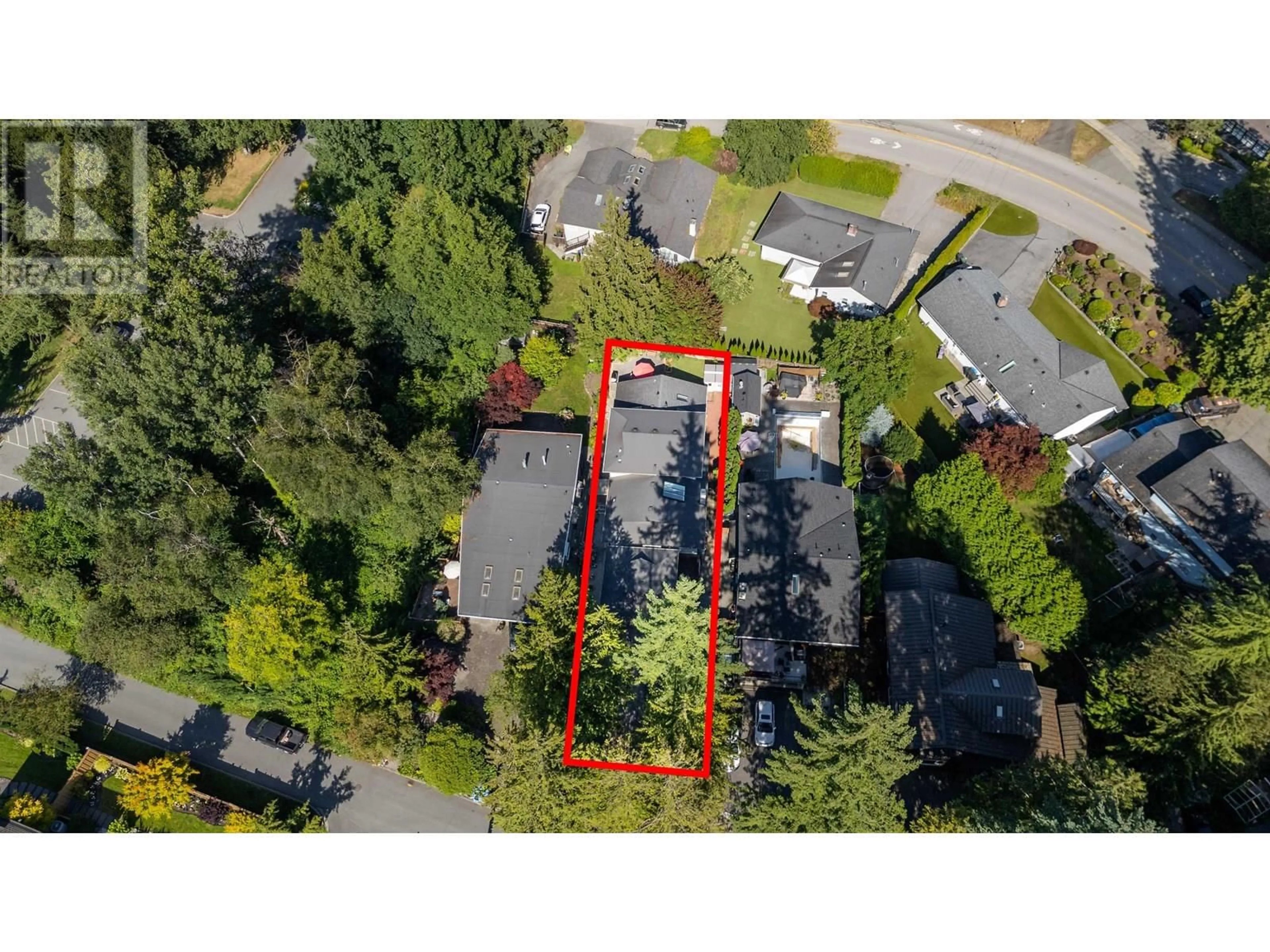 A pic from outside/outdoor area/front of a property/back of a property/a pic from drone, street for 667 LAKESHORE DRIVE, Coquitlam British Columbia V3J5E5