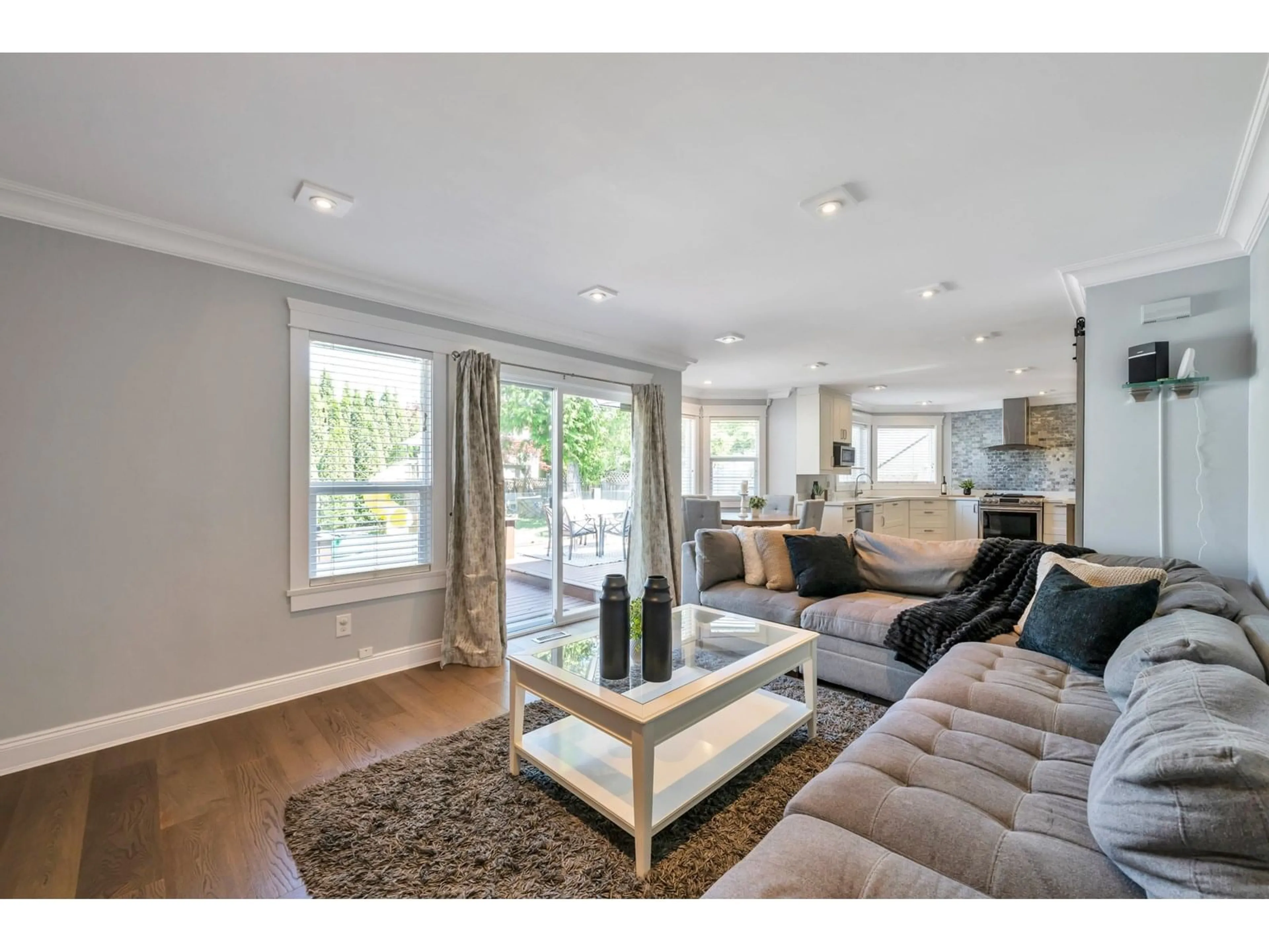 Living room with furniture, wood/laminate floor for 22111 46, Langley British Columbia V2Z1A4