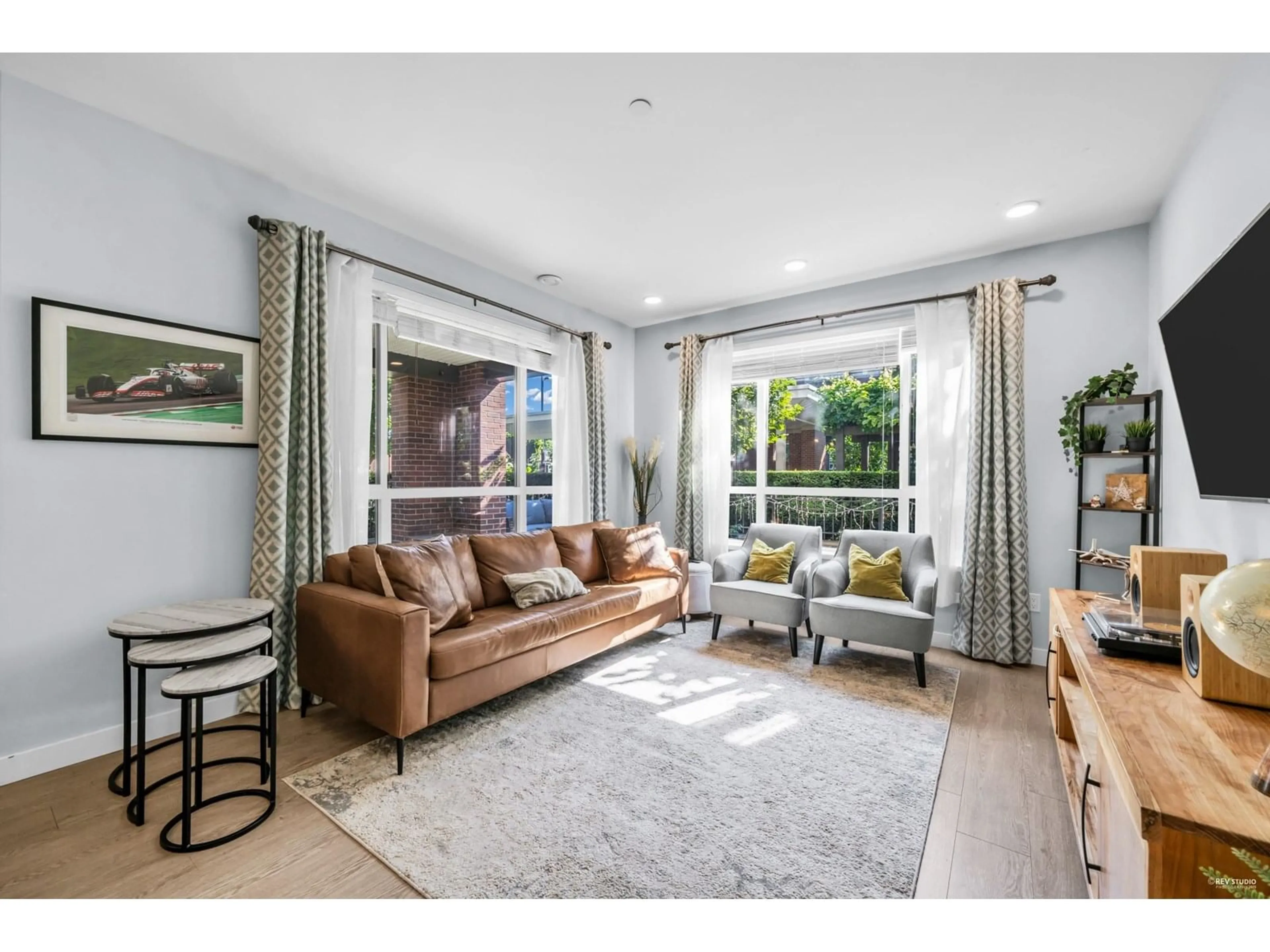 Living room with furniture, unknown for 102 - 33540 MAYFAIR, Abbotsford British Columbia V2S0J3