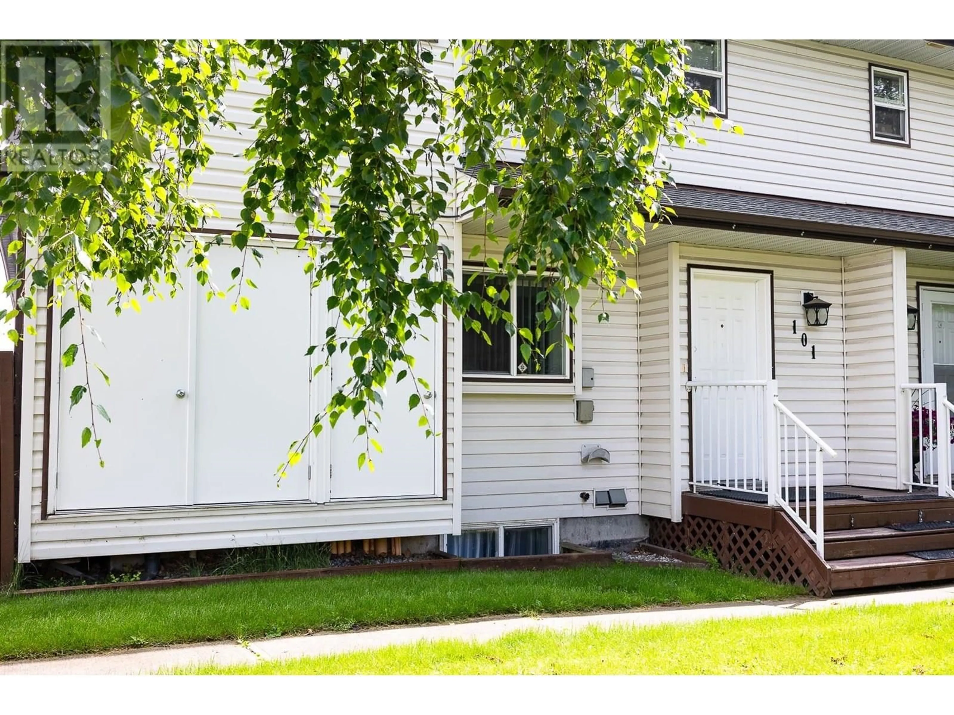 Home with vinyl exterior material, street for 101 - 1930 4TH AVENUE, Prince George British Columbia V2M7B2
