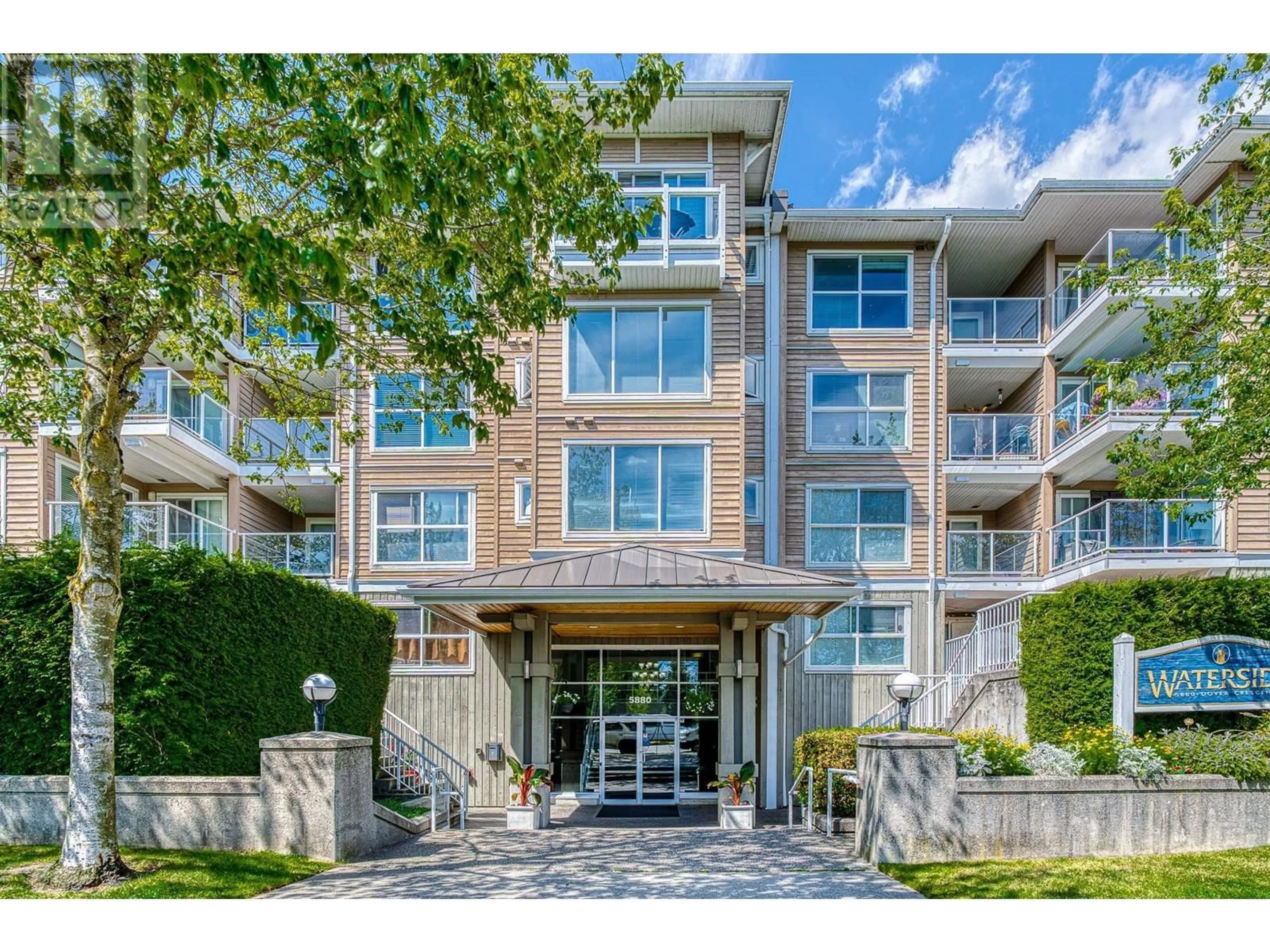 Indoor foyer for 426 - 5880 DOVER CRESCENT, Richmond British Columbia V7C5P5