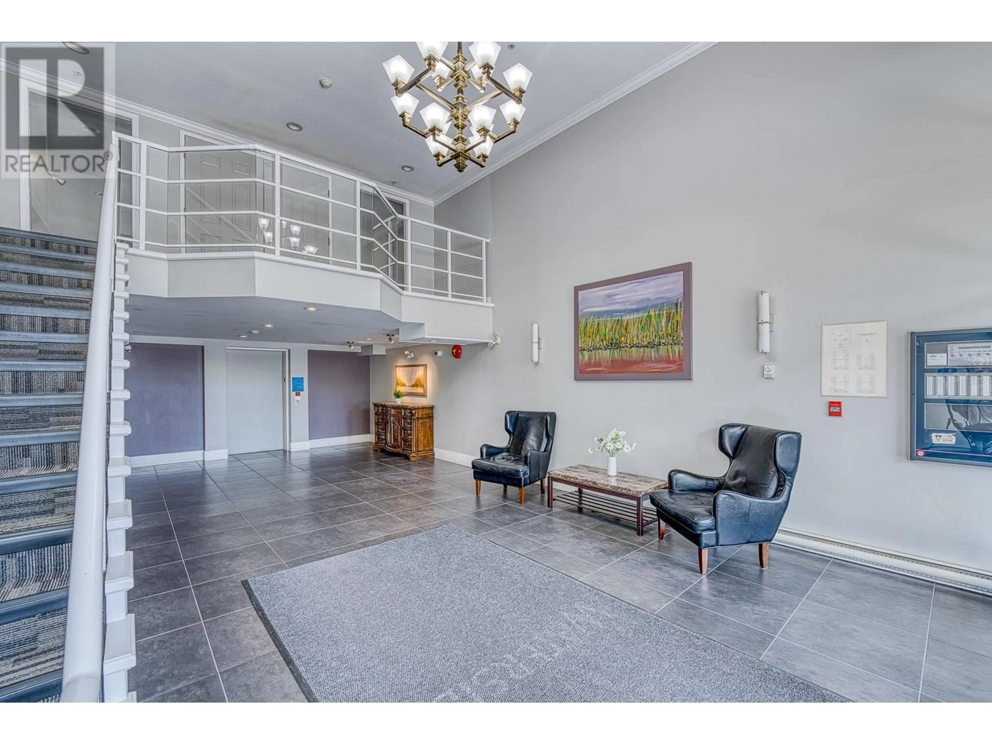 Indoor foyer for 426 - 5880 DOVER CRESCENT, Richmond British Columbia V7C5P5