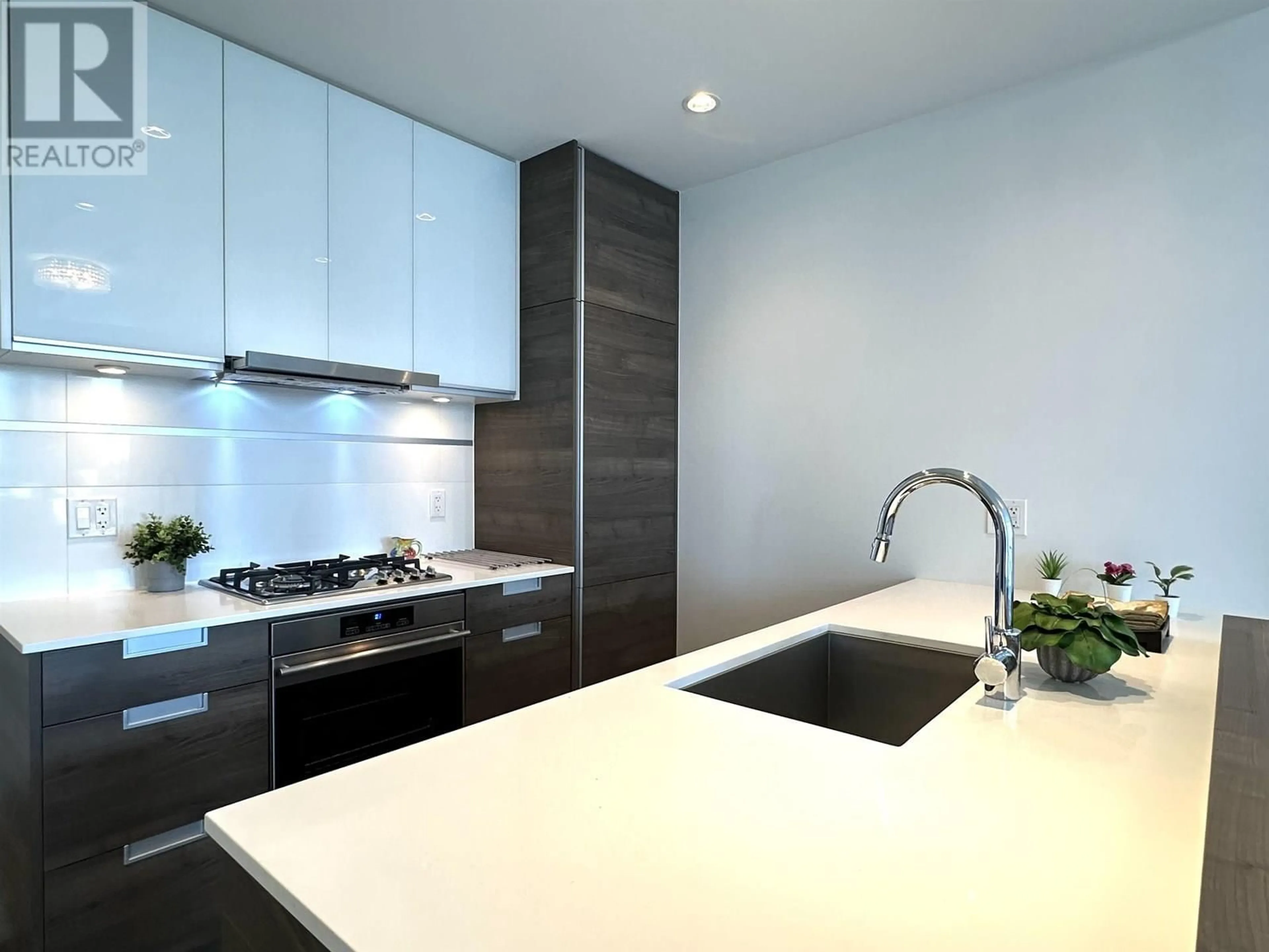 Contemporary kitchen, unknown for 710 - 4688 KINGSWAY, Burnaby British Columbia V5H0E9