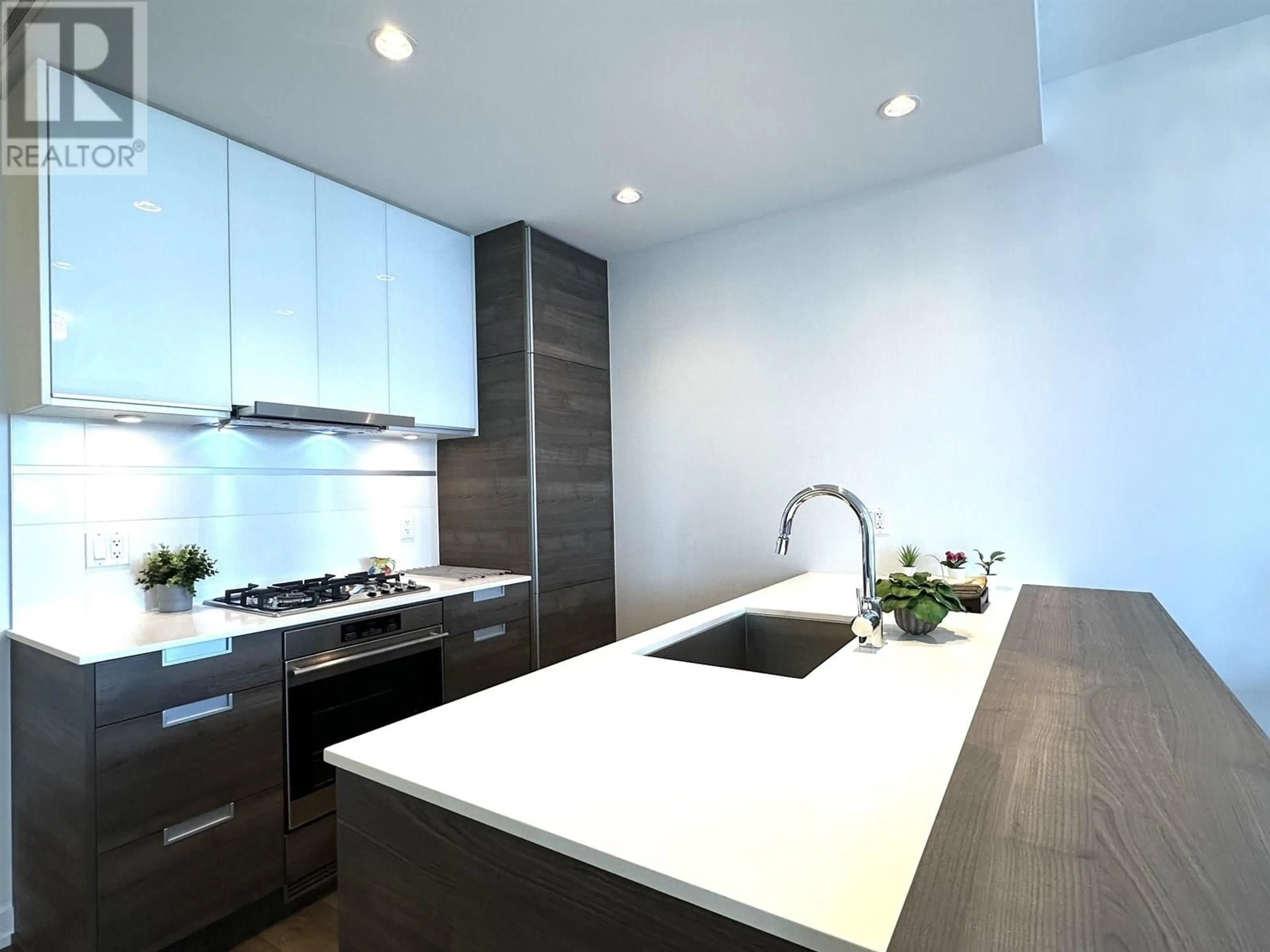 Contemporary kitchen, unknown for 710 - 4688 KINGSWAY, Burnaby British Columbia V5H0E9