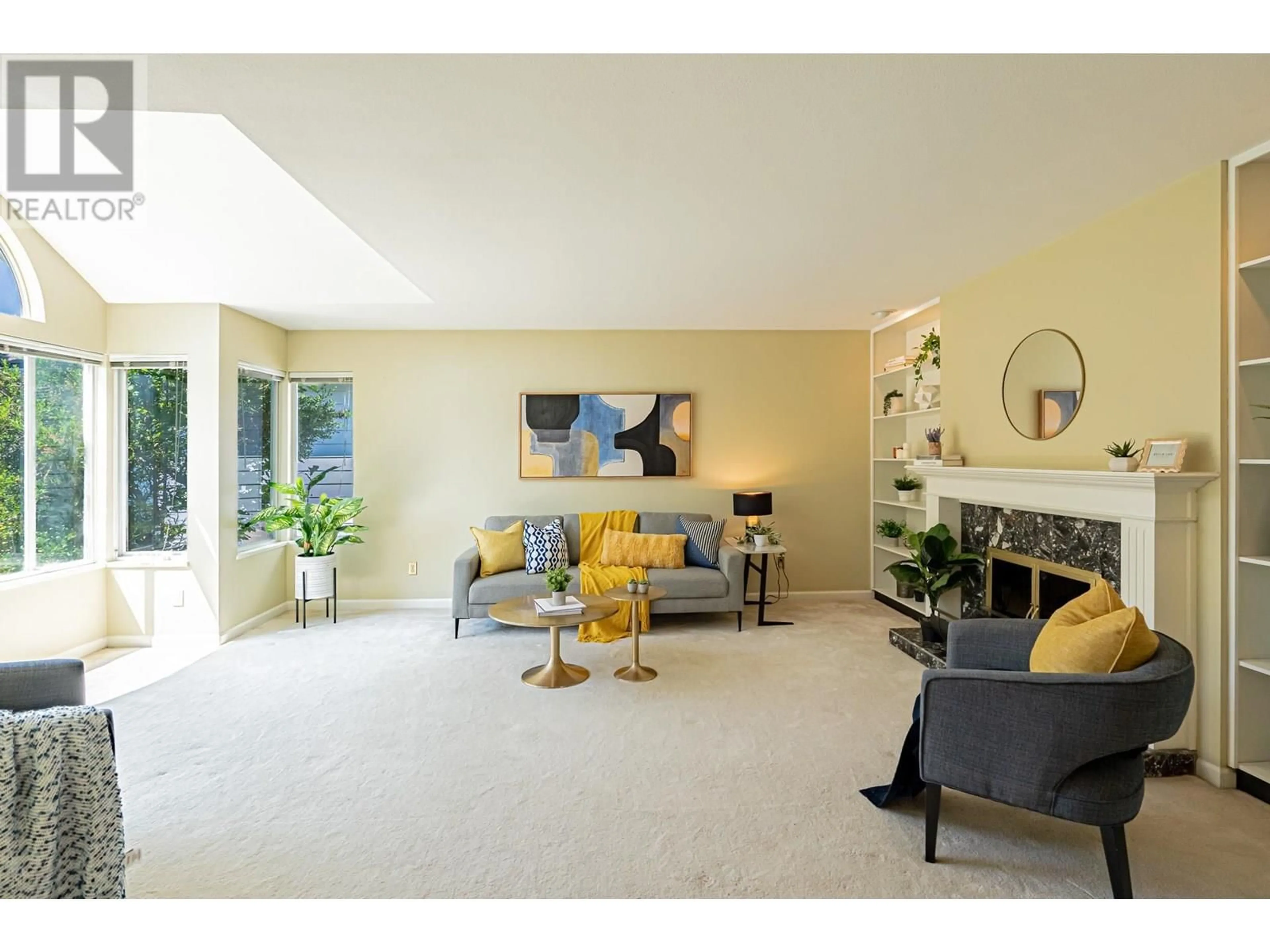 Living room with furniture, unknown for 6683 LONDON COURT, Delta British Columbia V4K4W7