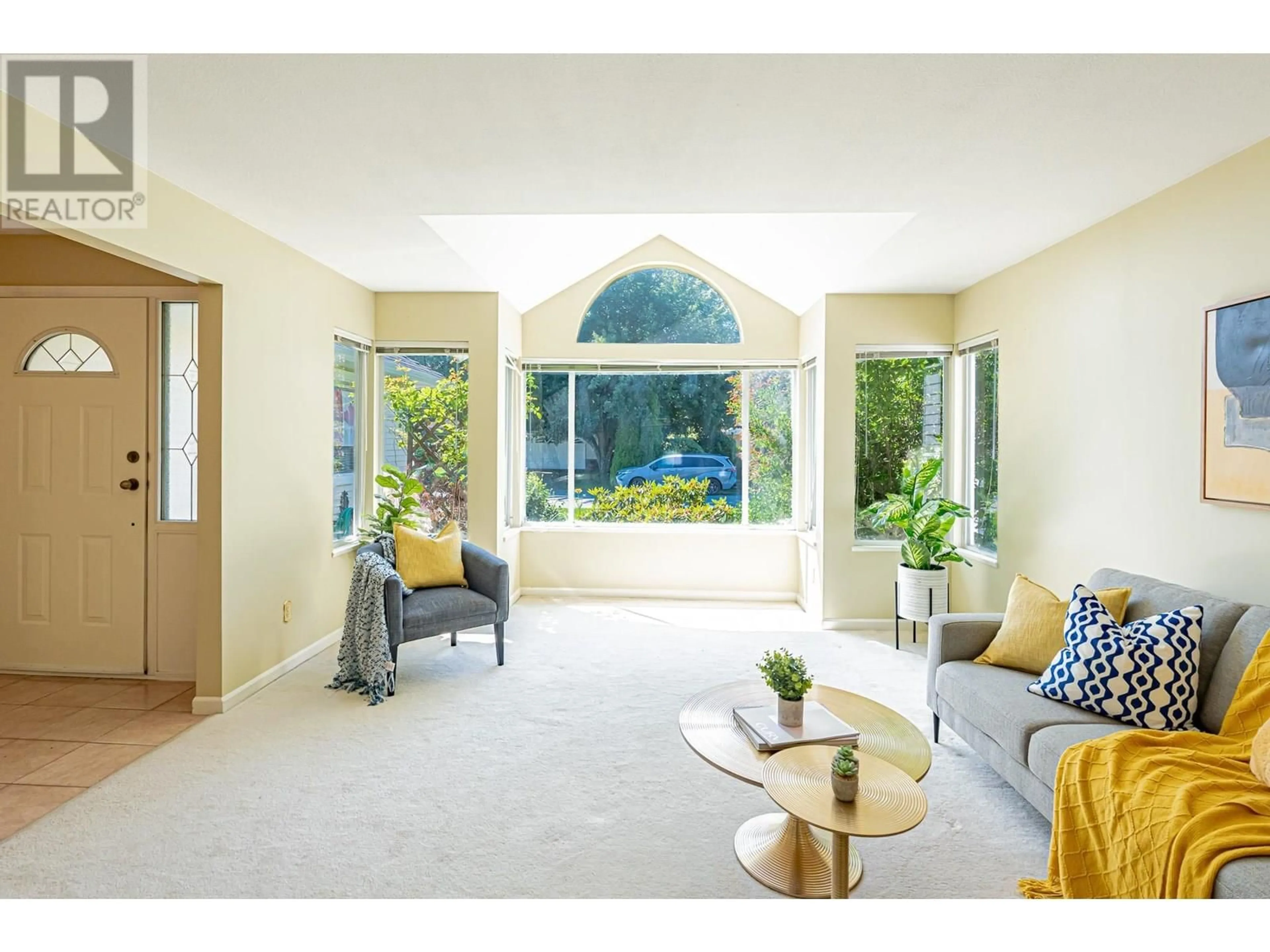 Living room with furniture, unknown for 6683 LONDON COURT, Delta British Columbia V4K4W7