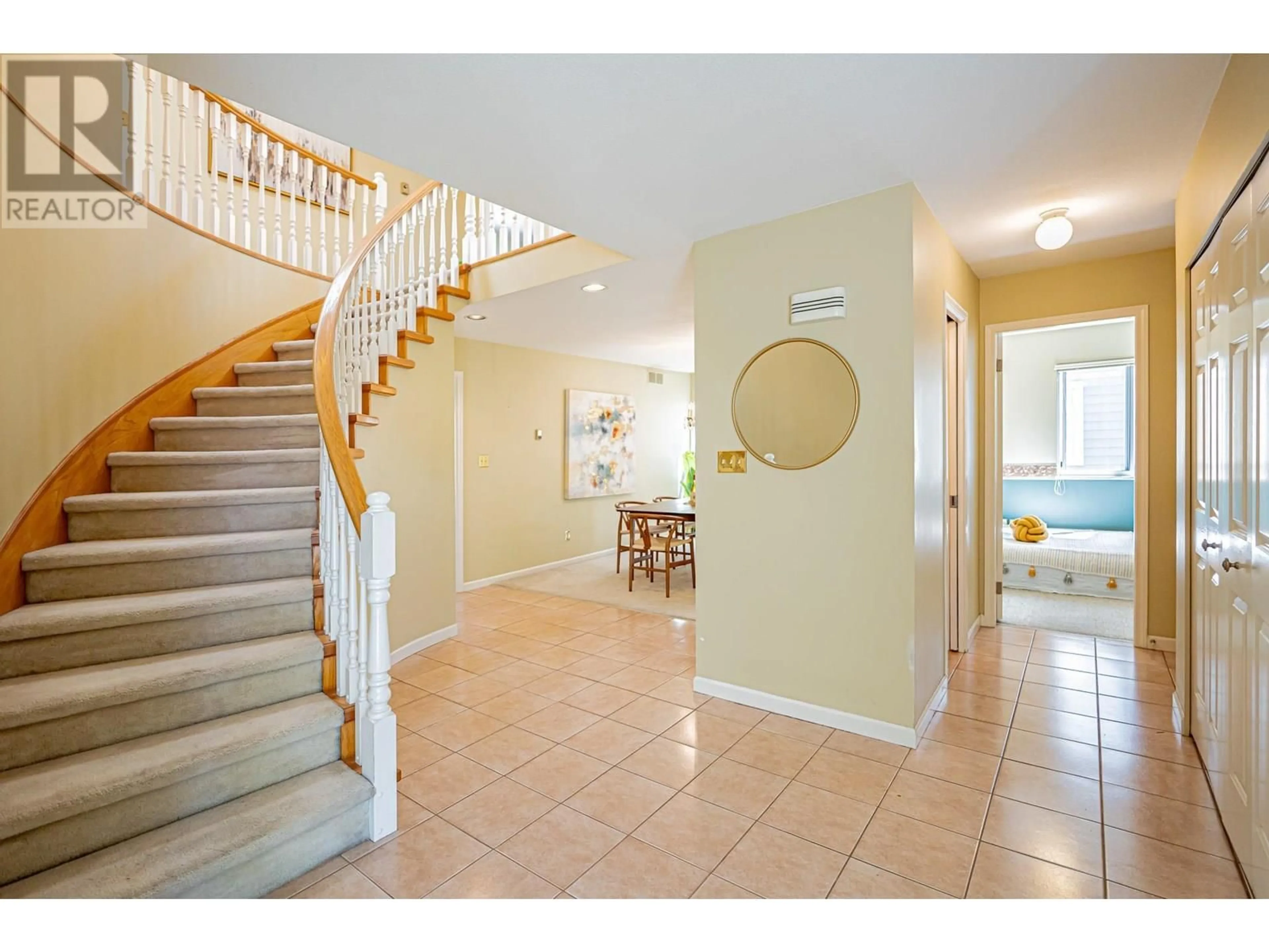 Indoor entryway for 6683 LONDON COURT, Delta British Columbia V4K4W7
