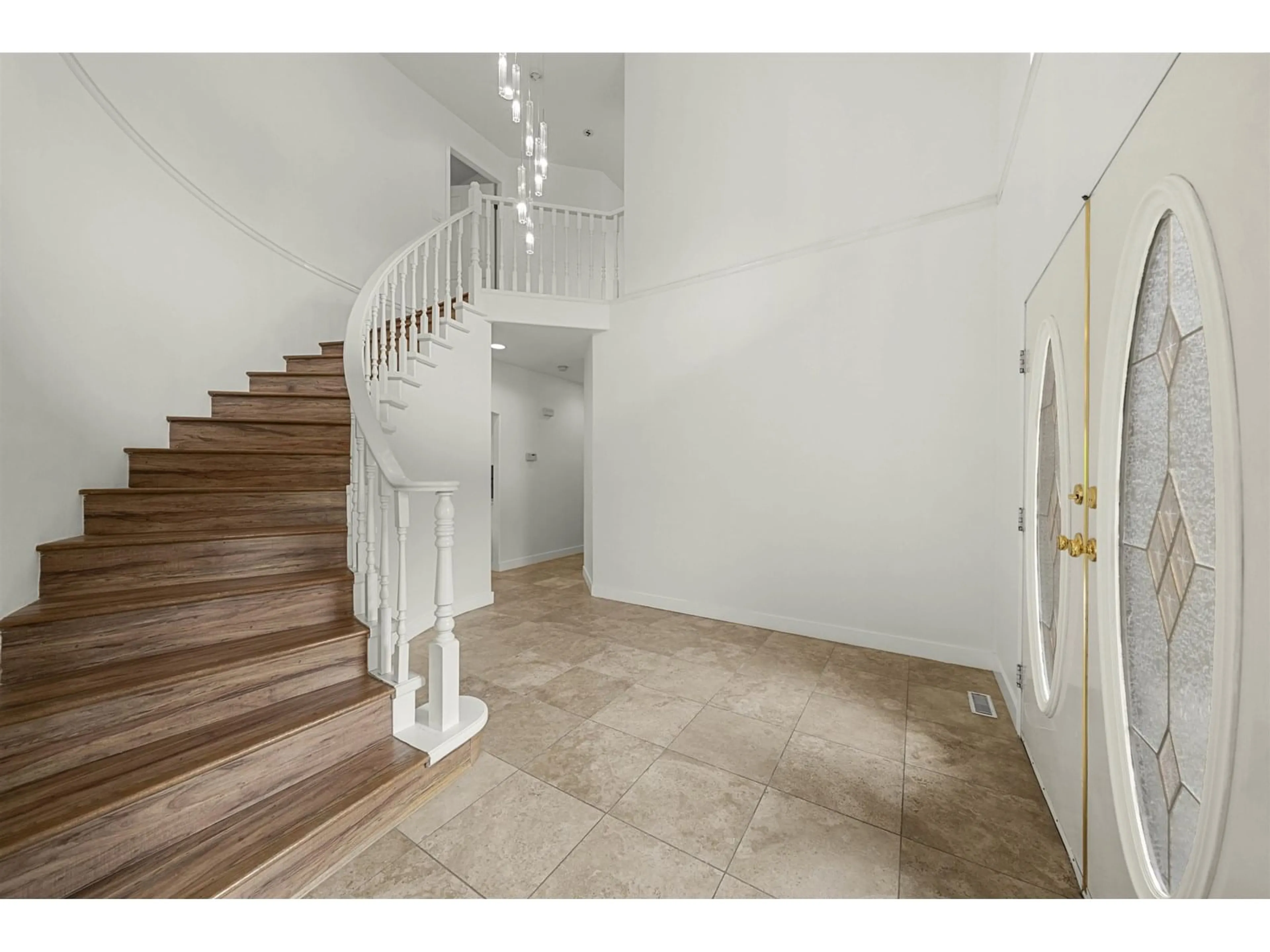 Indoor foyer for 17161 101A, Surrey British Columbia V4N3L3