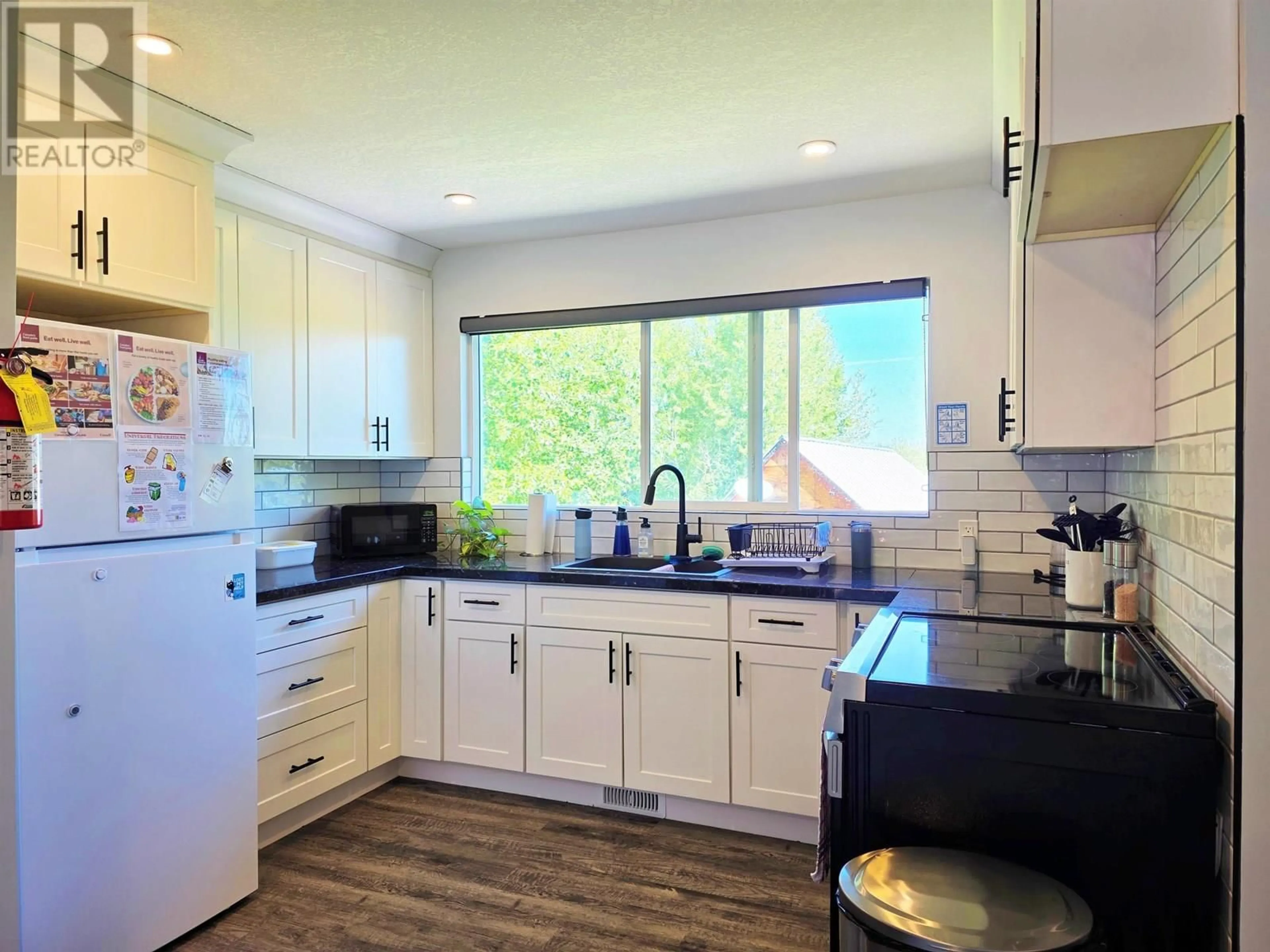 Open concept kitchen, unknown for 672 WESTLAND ROAD, Quesnel British Columbia V2J4R6