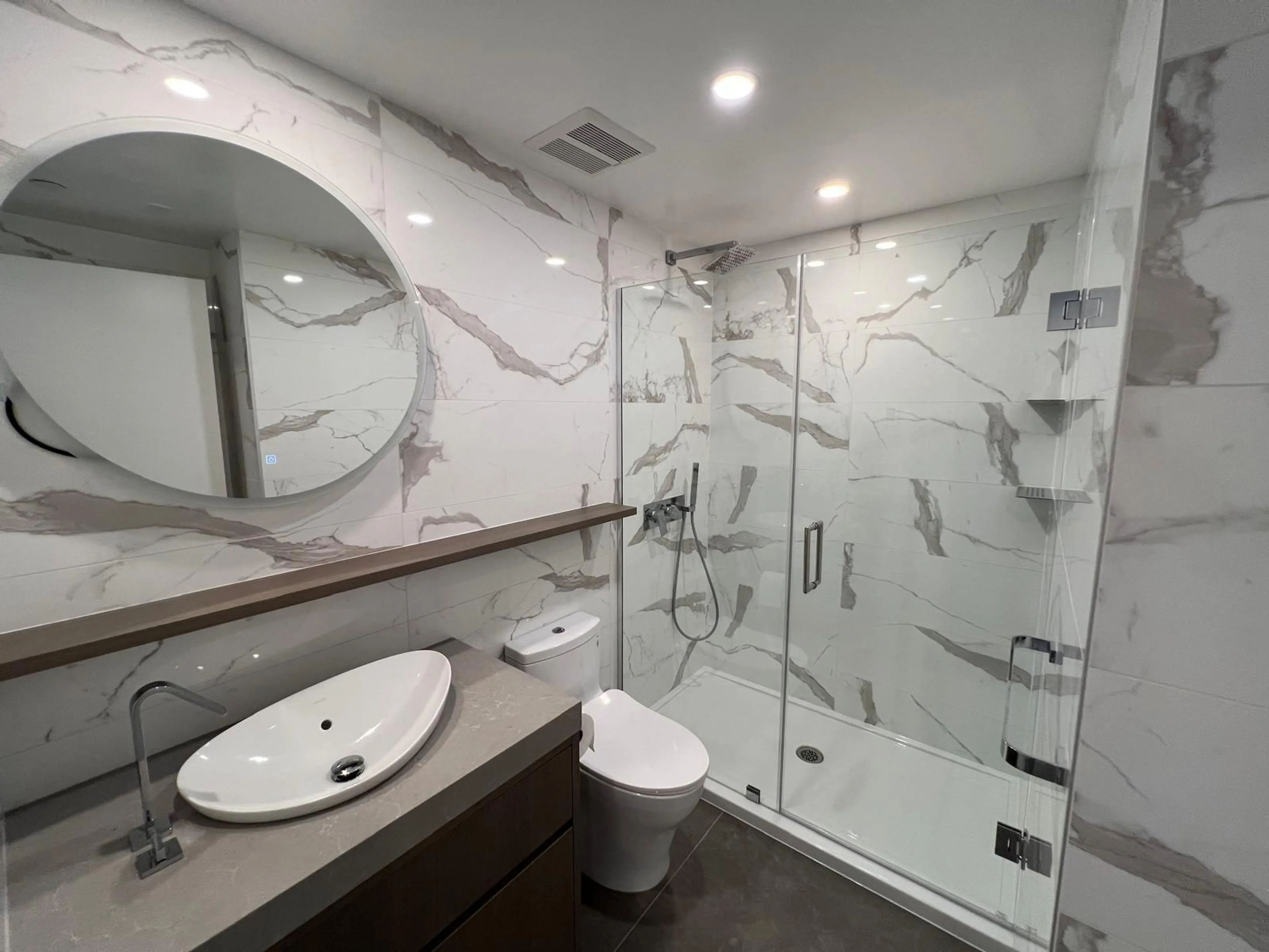 Contemporary bathroom, ceramic/tile floor for 406 - 1342 JOHNSTON, White Rock British Columbia V0V0V0