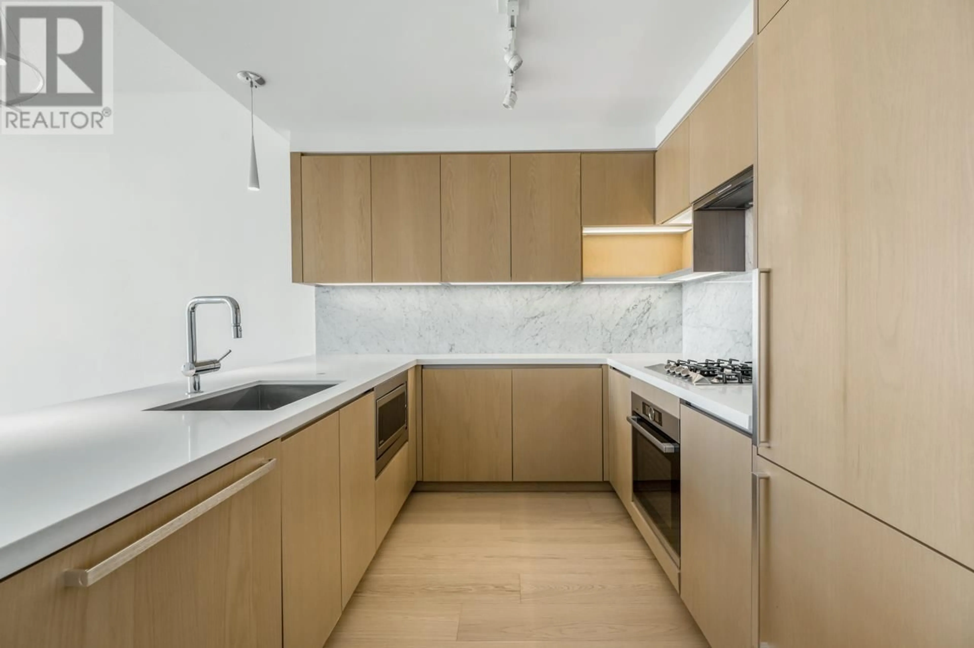 Standard kitchen, unknown for 3905 - 6588 NELSON AVENUE, Burnaby British Columbia V5H0E8