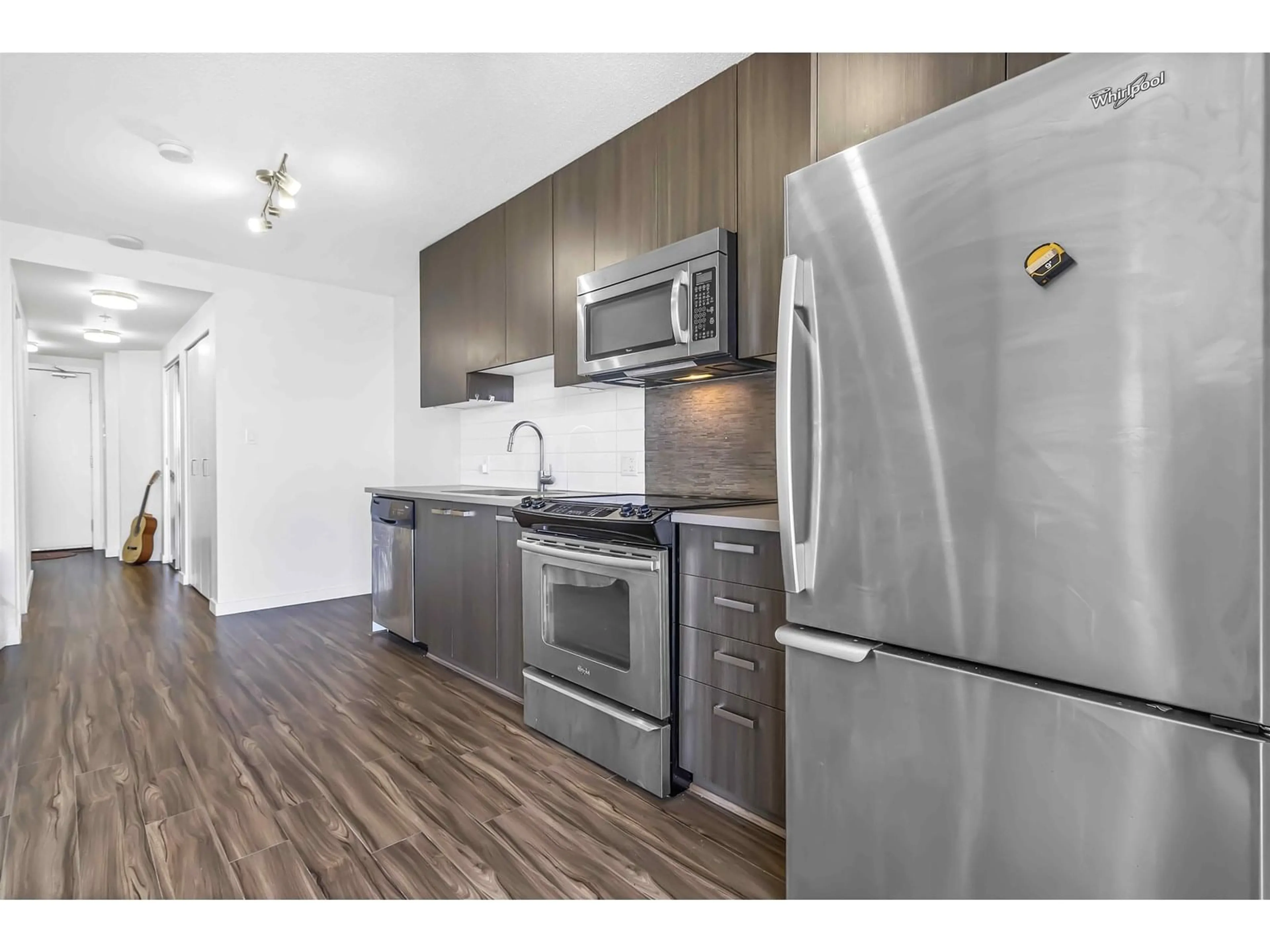Standard kitchen, wood/laminate floor for 2703 - 13325 102A, Surrey British Columbia V3T0J5