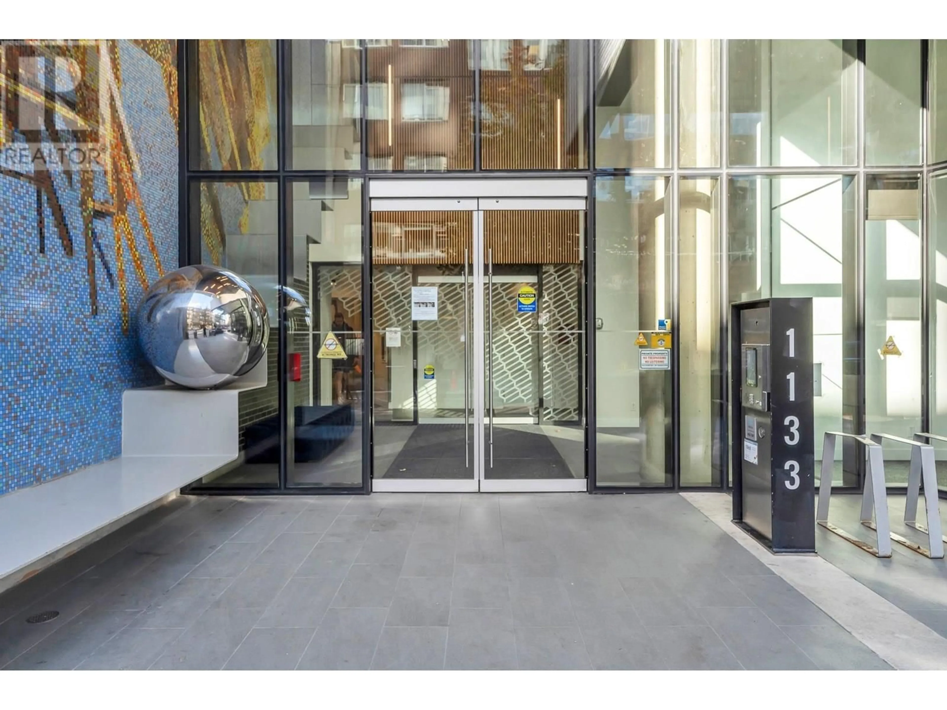 Indoor foyer for 809 - 1133 HORNBY STREET, Vancouver British Columbia V6Z1W1
